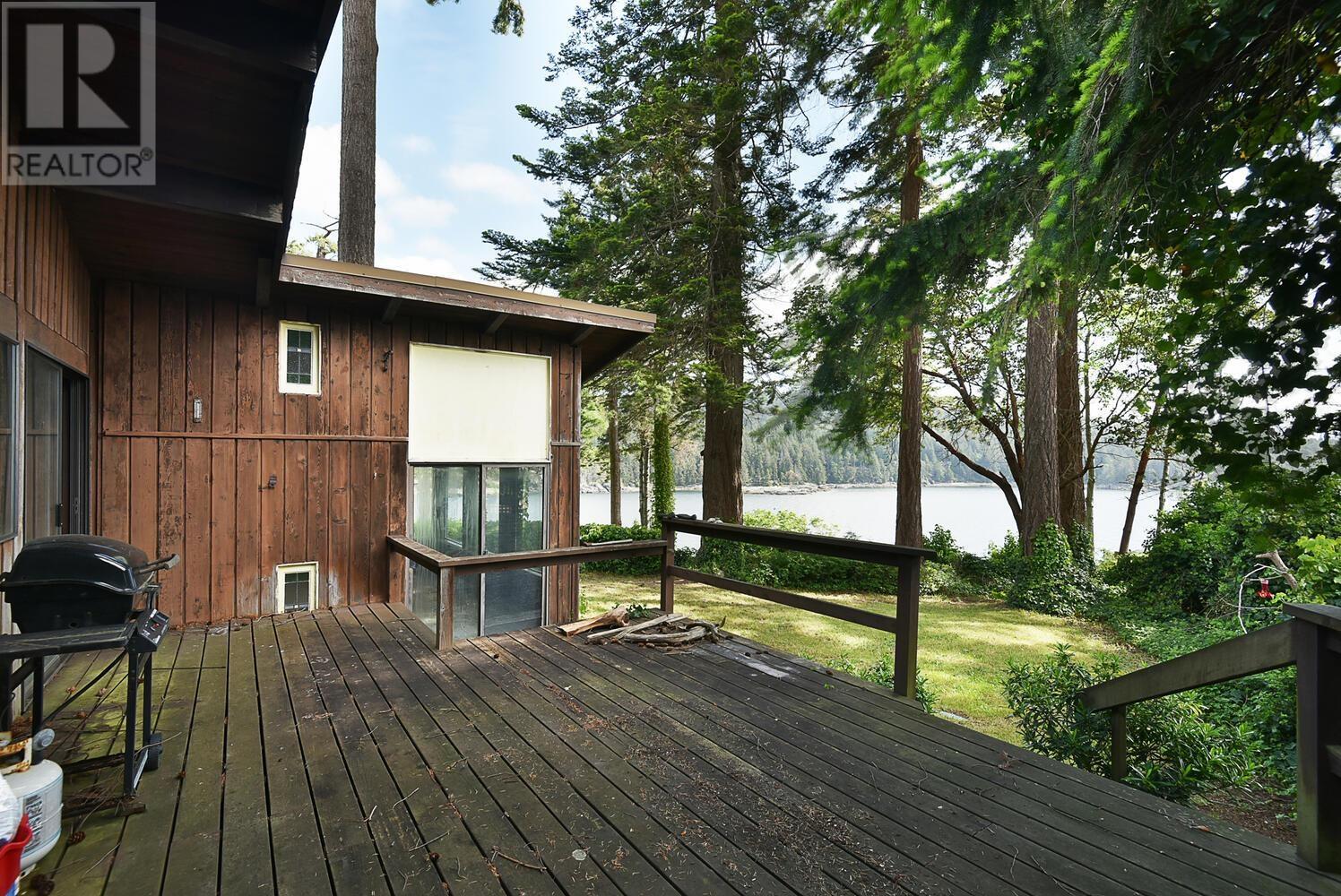 7638 EUREKA AVENUE, Halfmoon Bay