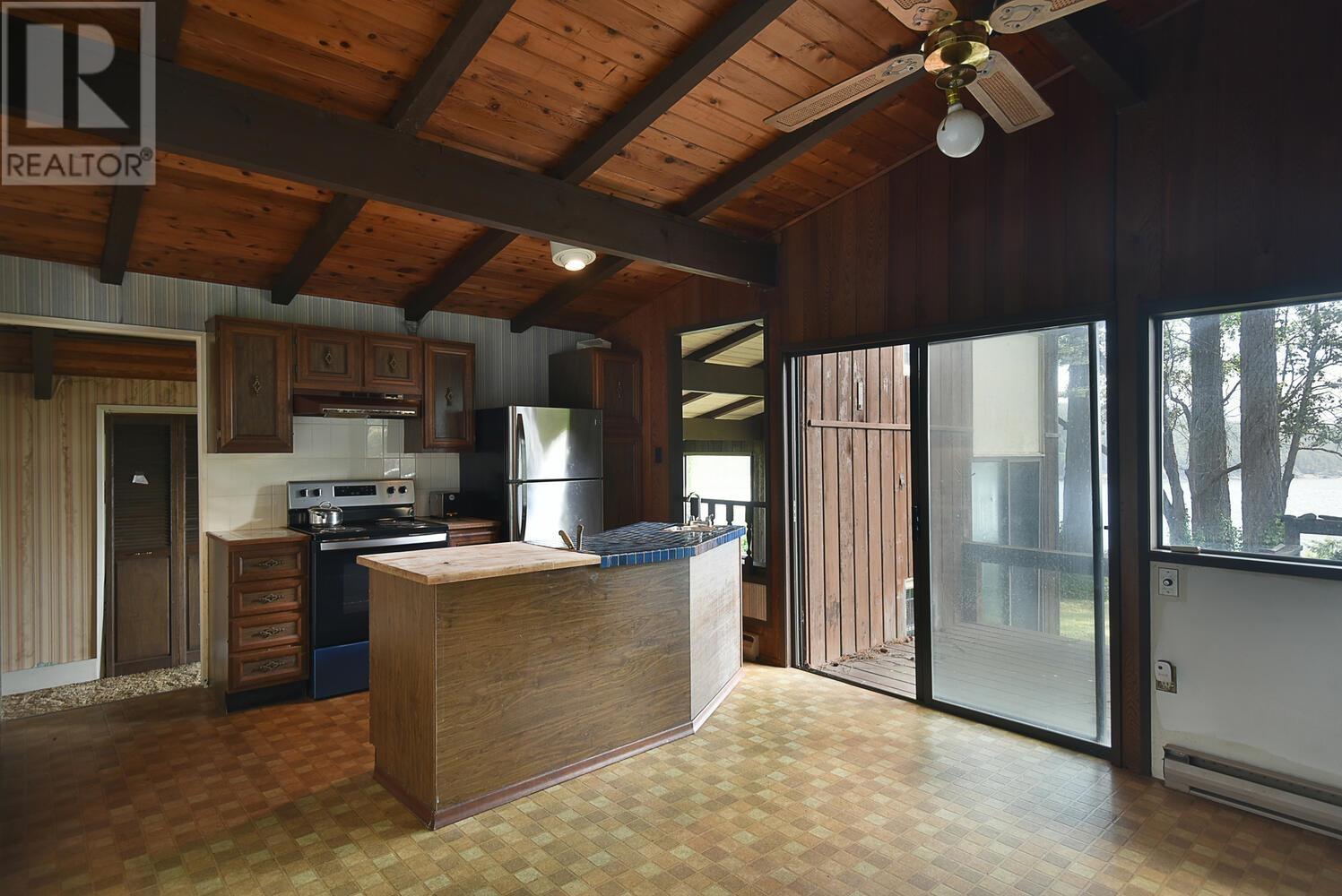 7638 EUREKA AVENUE, Halfmoon Bay