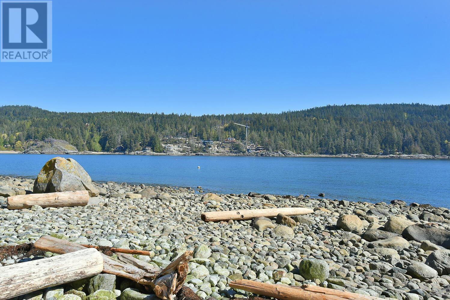 7638 EUREKA AVENUE, Halfmoon Bay