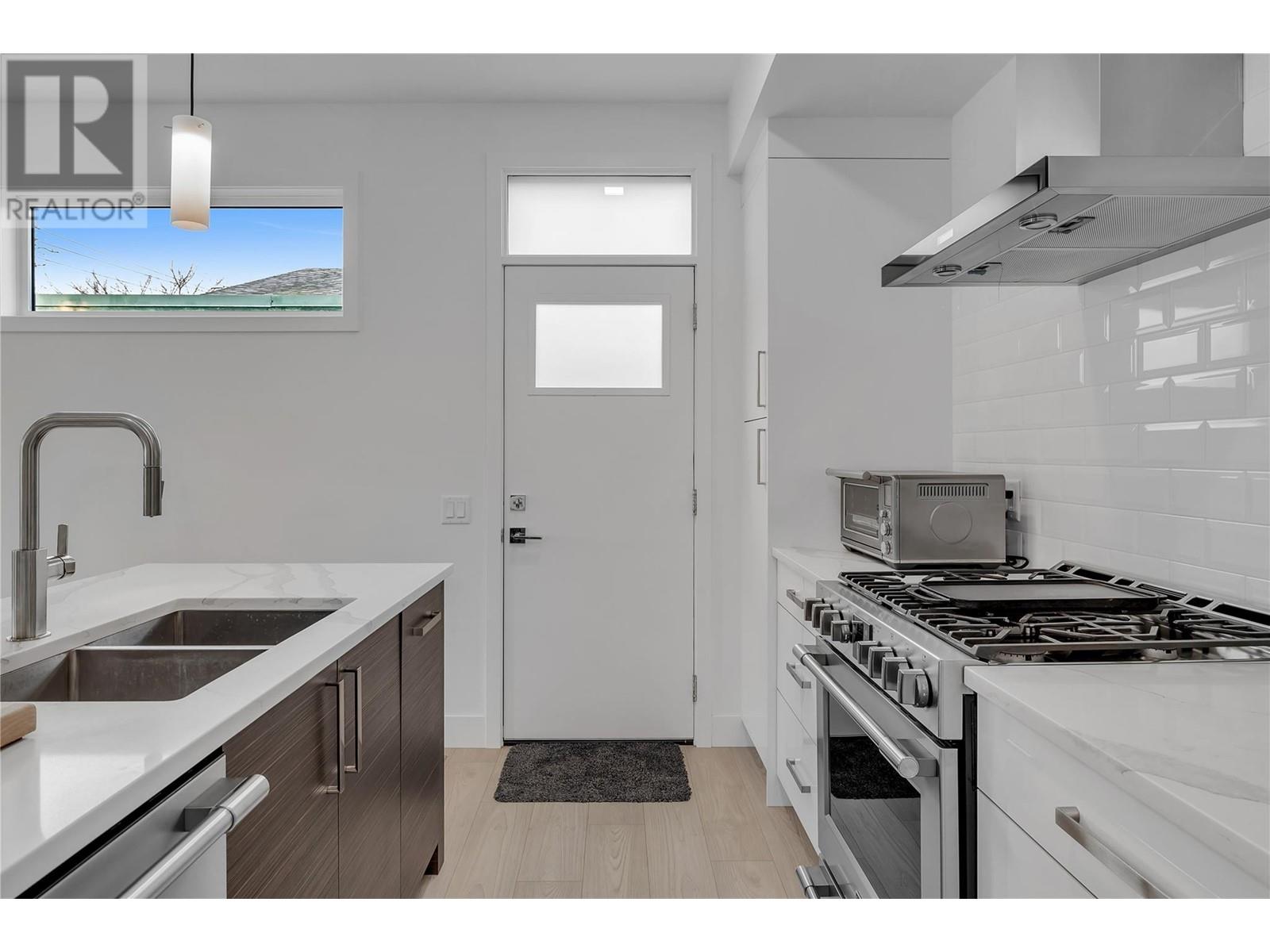  766 Cadder Avenue, Kelowna