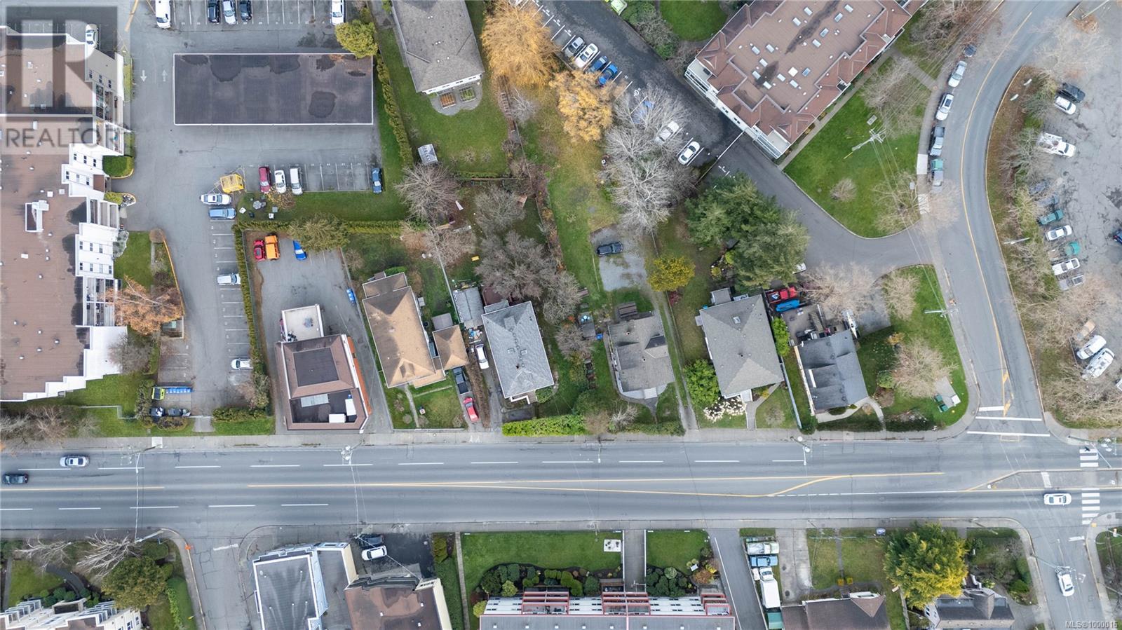 Photo 2 of 370 Burnside Rd E, Saanich BC