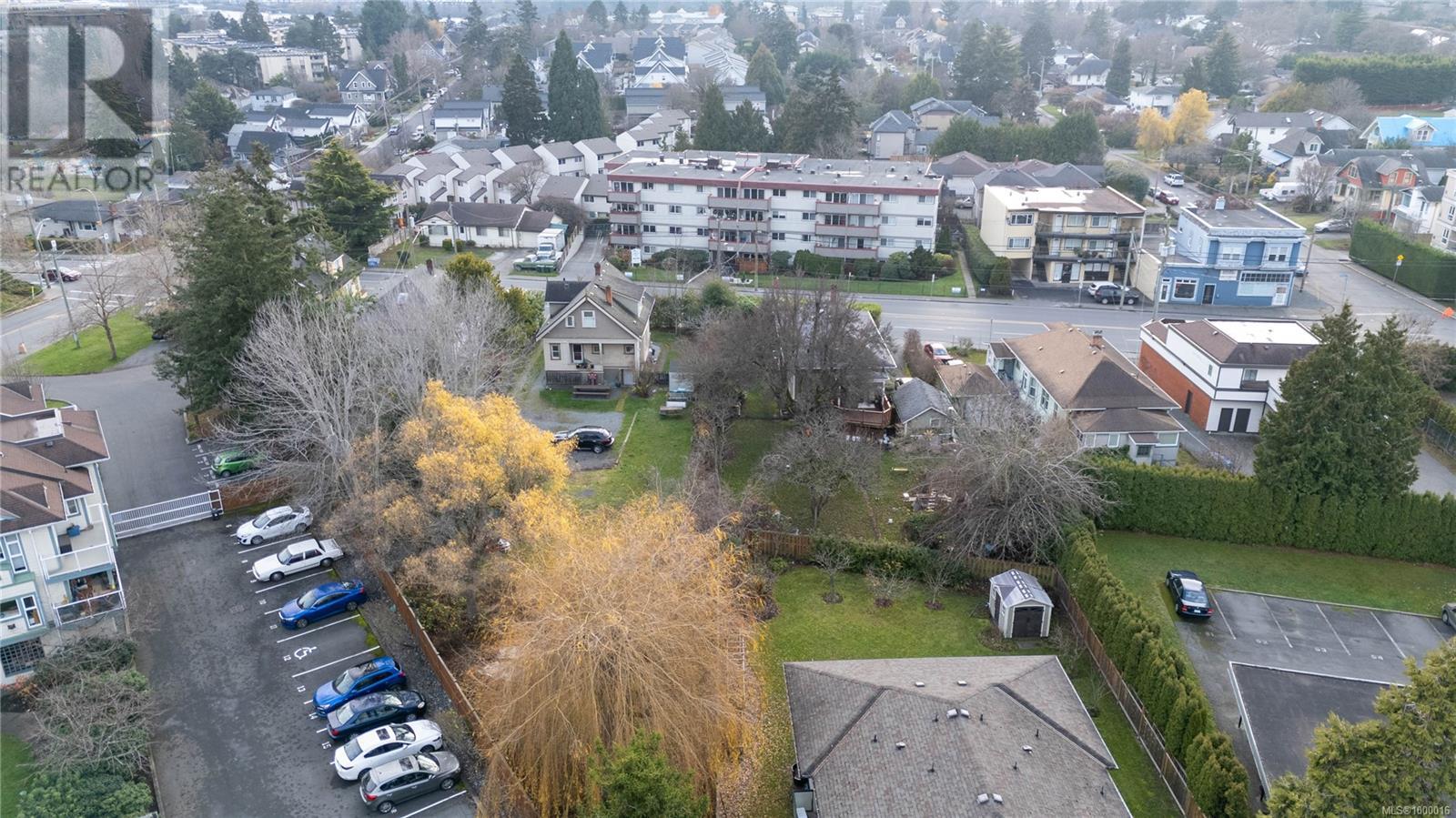 Photo 5 of 370 Burnside Rd E, Saanich BC