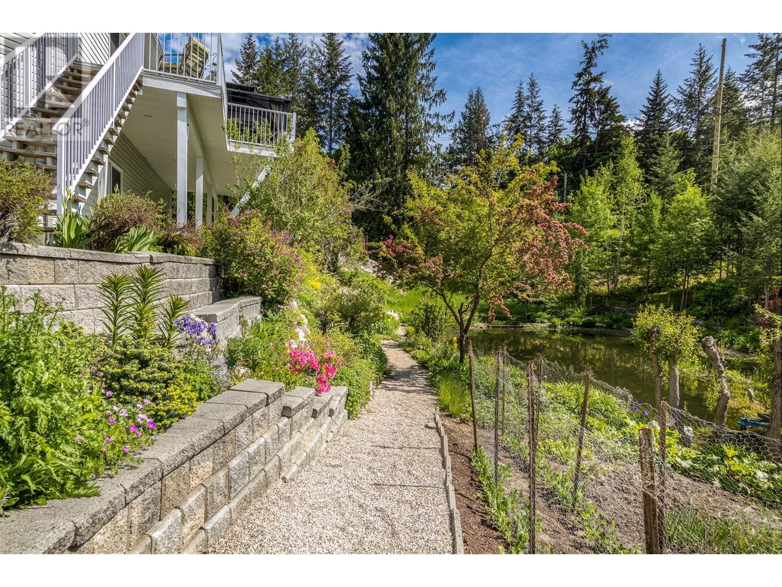  941 35 Street Southeast, Salmon Arm