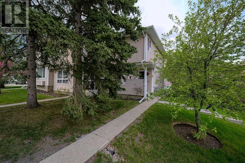 Single Family House for Sale in  Woodsman Lane SW Woodbine Calgary 