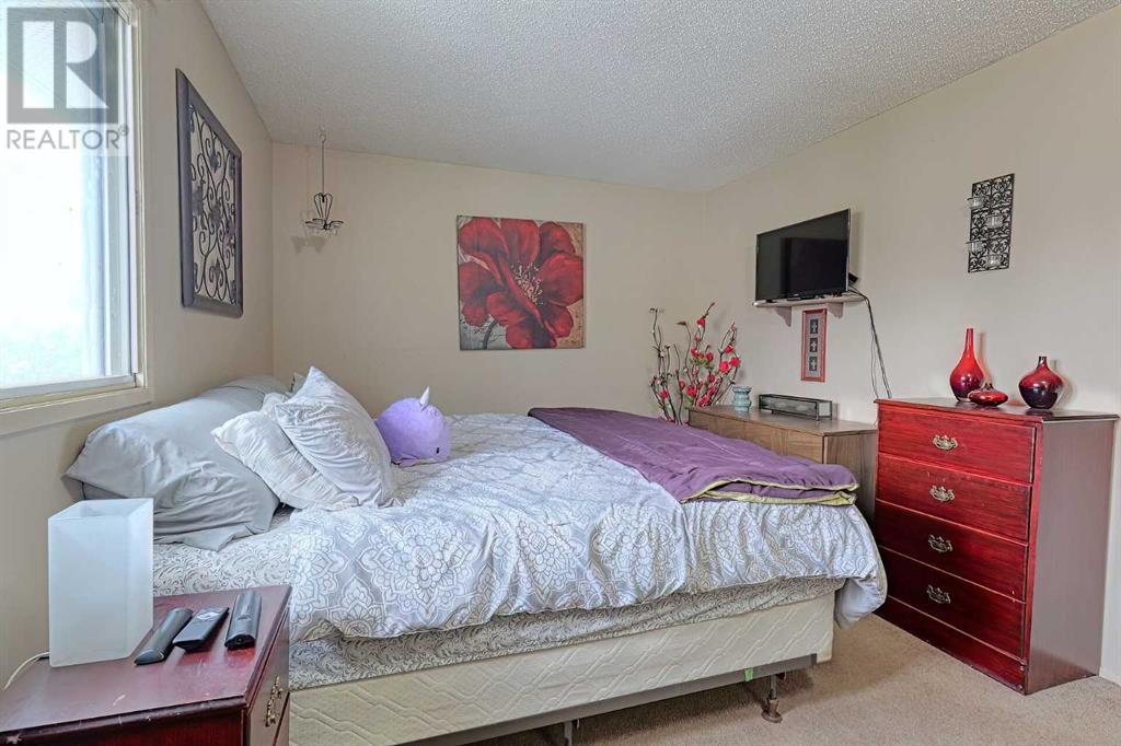 Single Family House for Sale in  Woodsman Lane SW Woodbine Calgary 