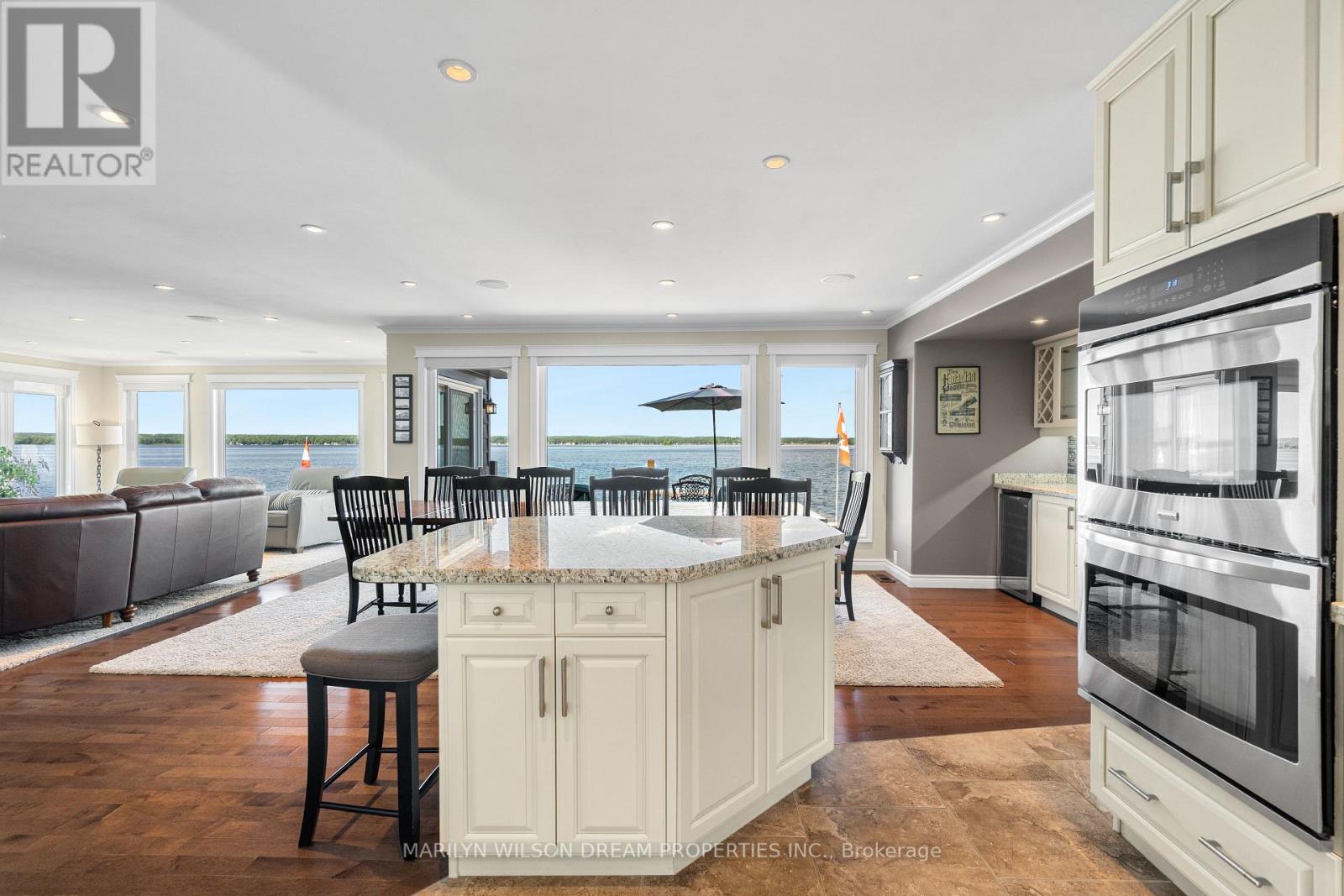 Photo 10 of 614 Lake Street, Mcnab Braeside ON