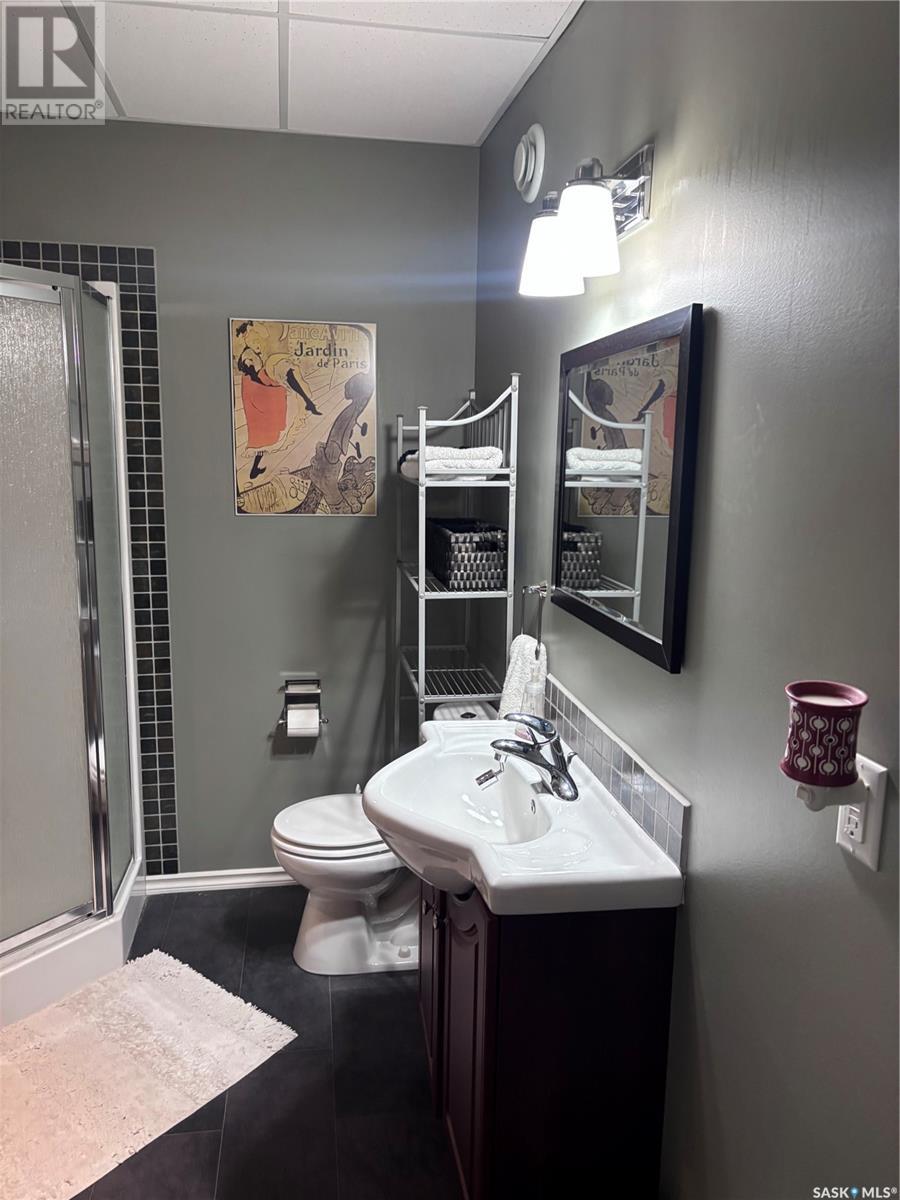 Photo 23 of 377 8th Avenue Nw, Swift Current SK