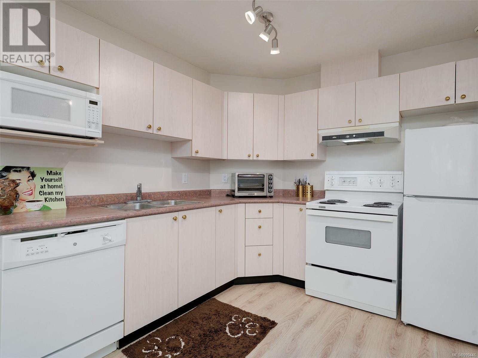 208 3133 Tillicum Road, Saanich