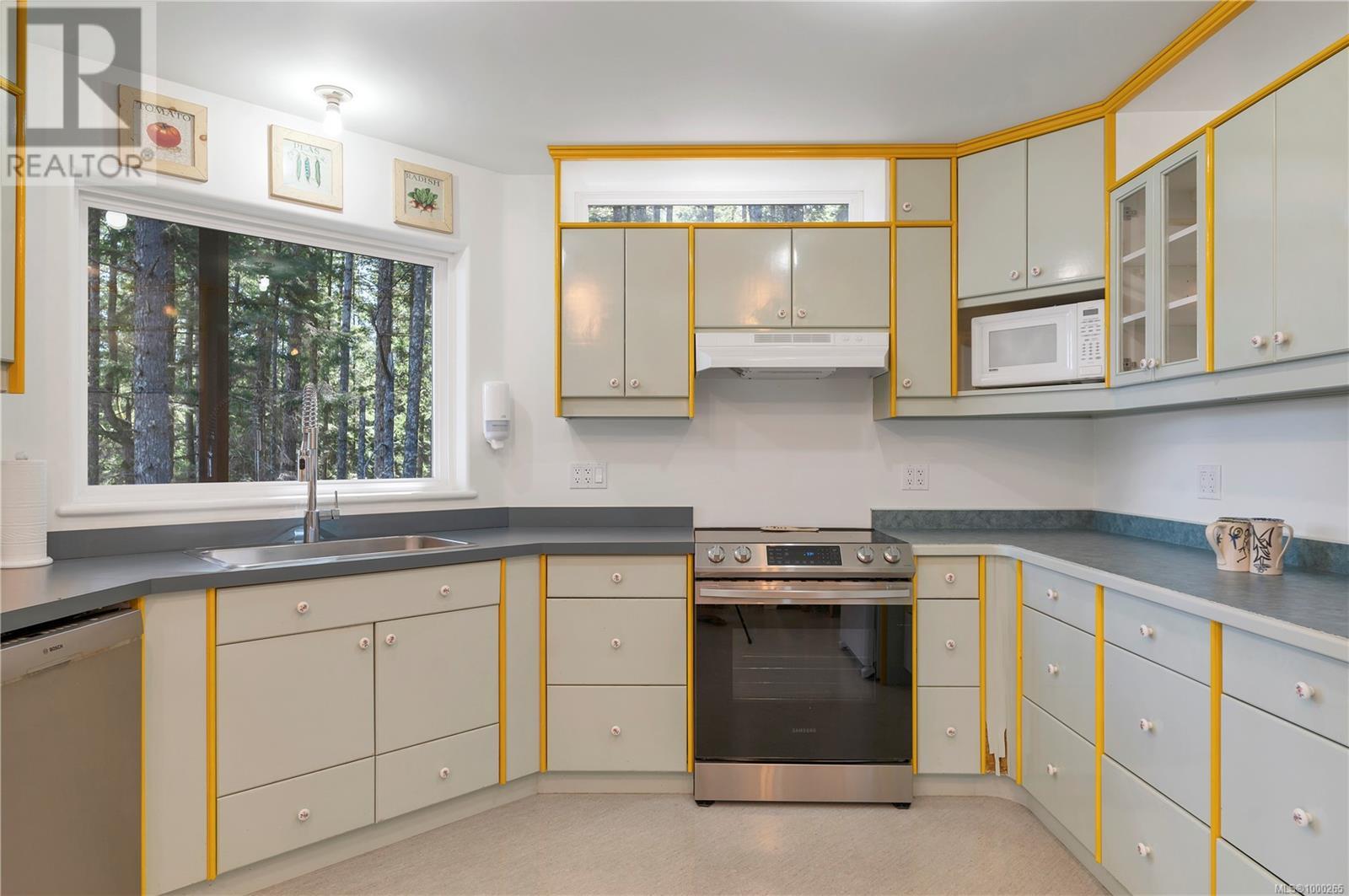 1747 Hyacinthe Bay Rd, Quadra Island
