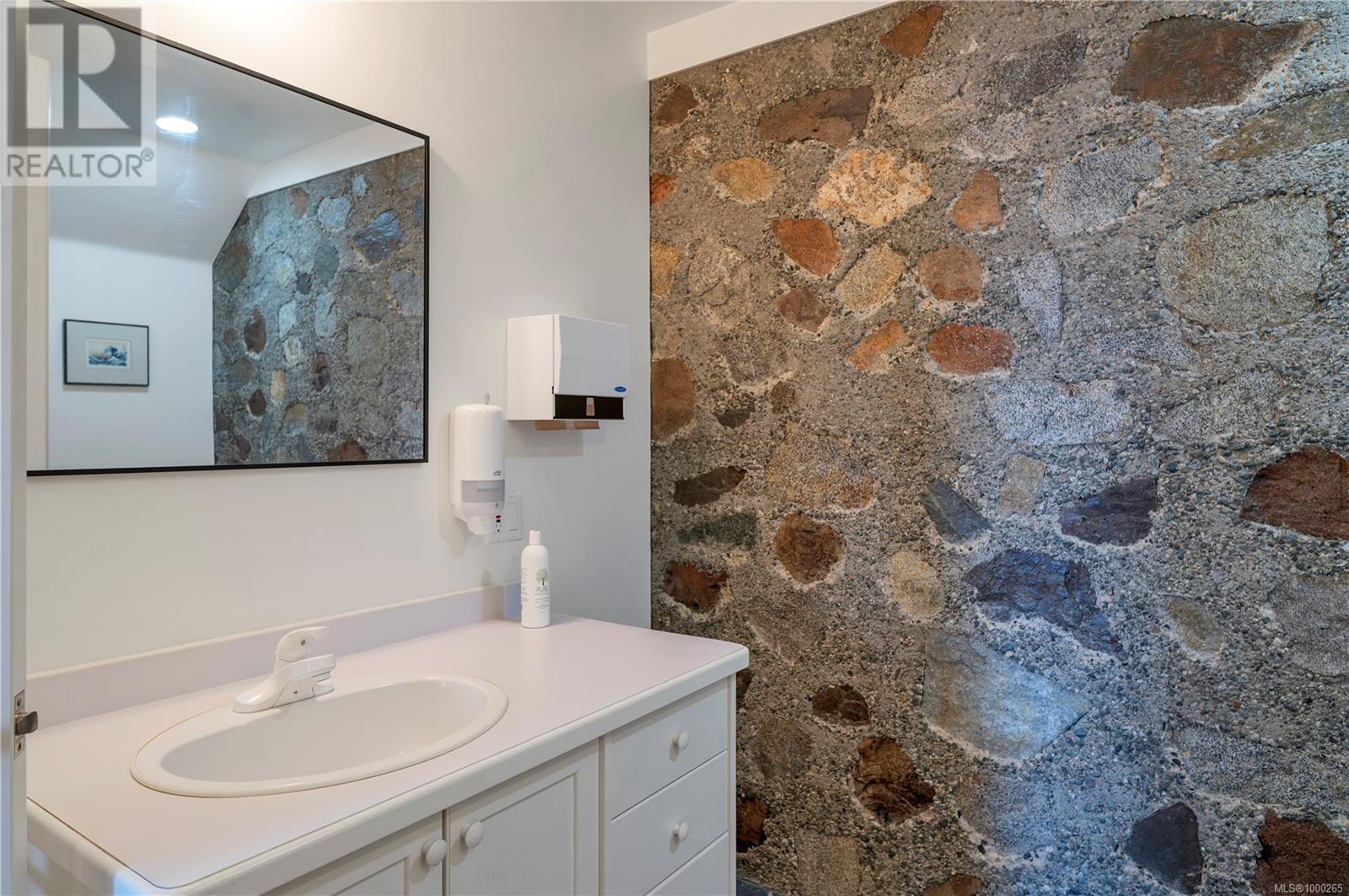 1747 Hyacinthe Bay Rd, Quadra Island
