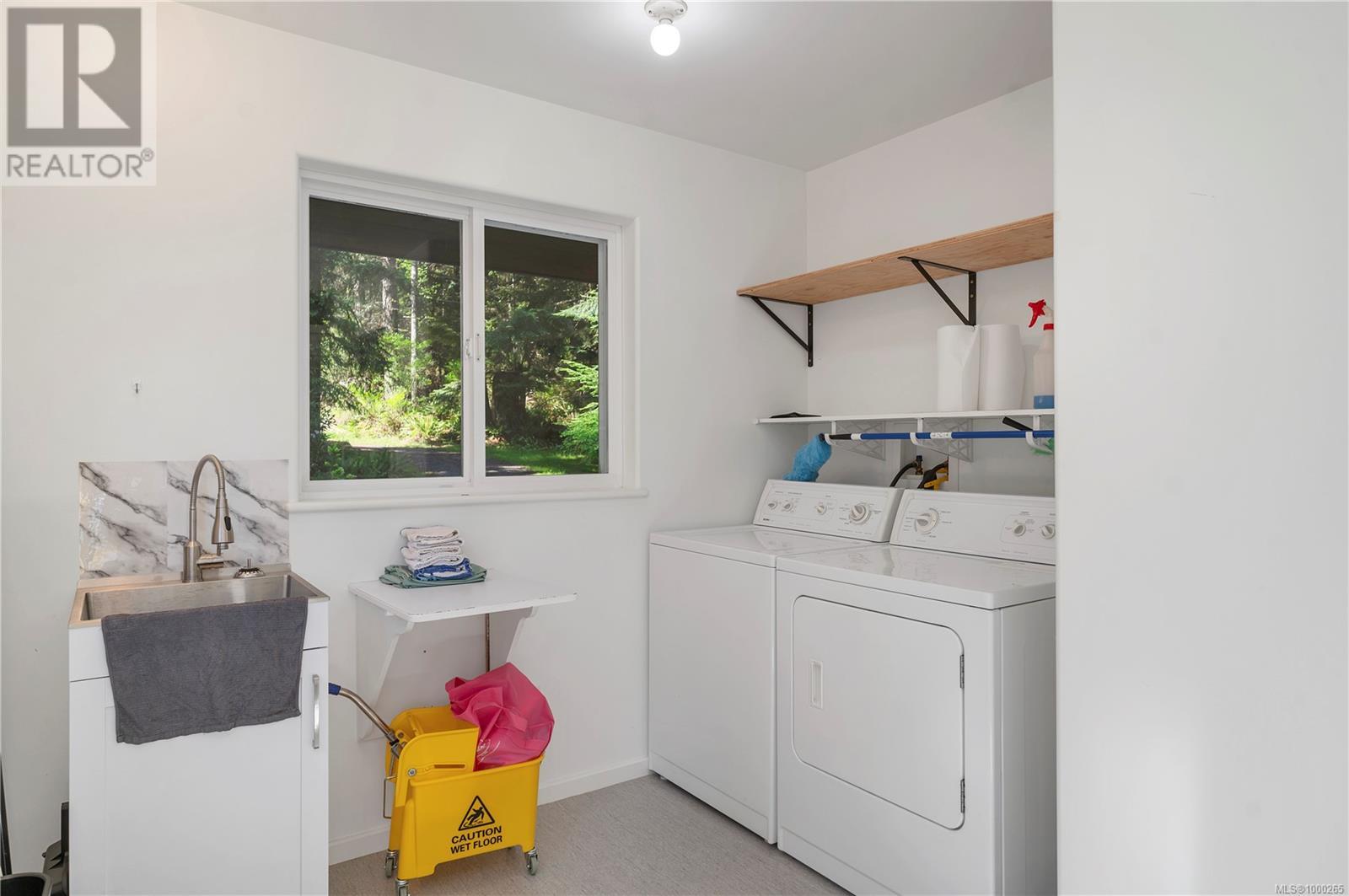 1747 Hyacinthe Bay Rd, Quadra Island