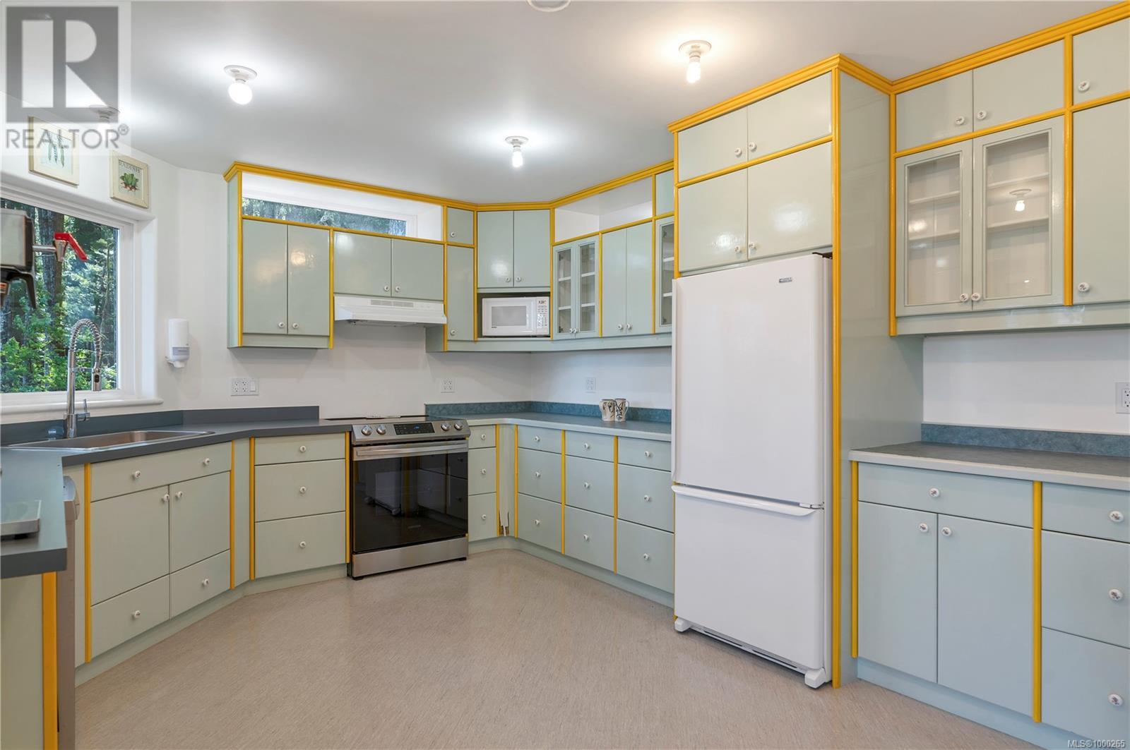 1747 Hyacinthe Bay Rd, Quadra Island