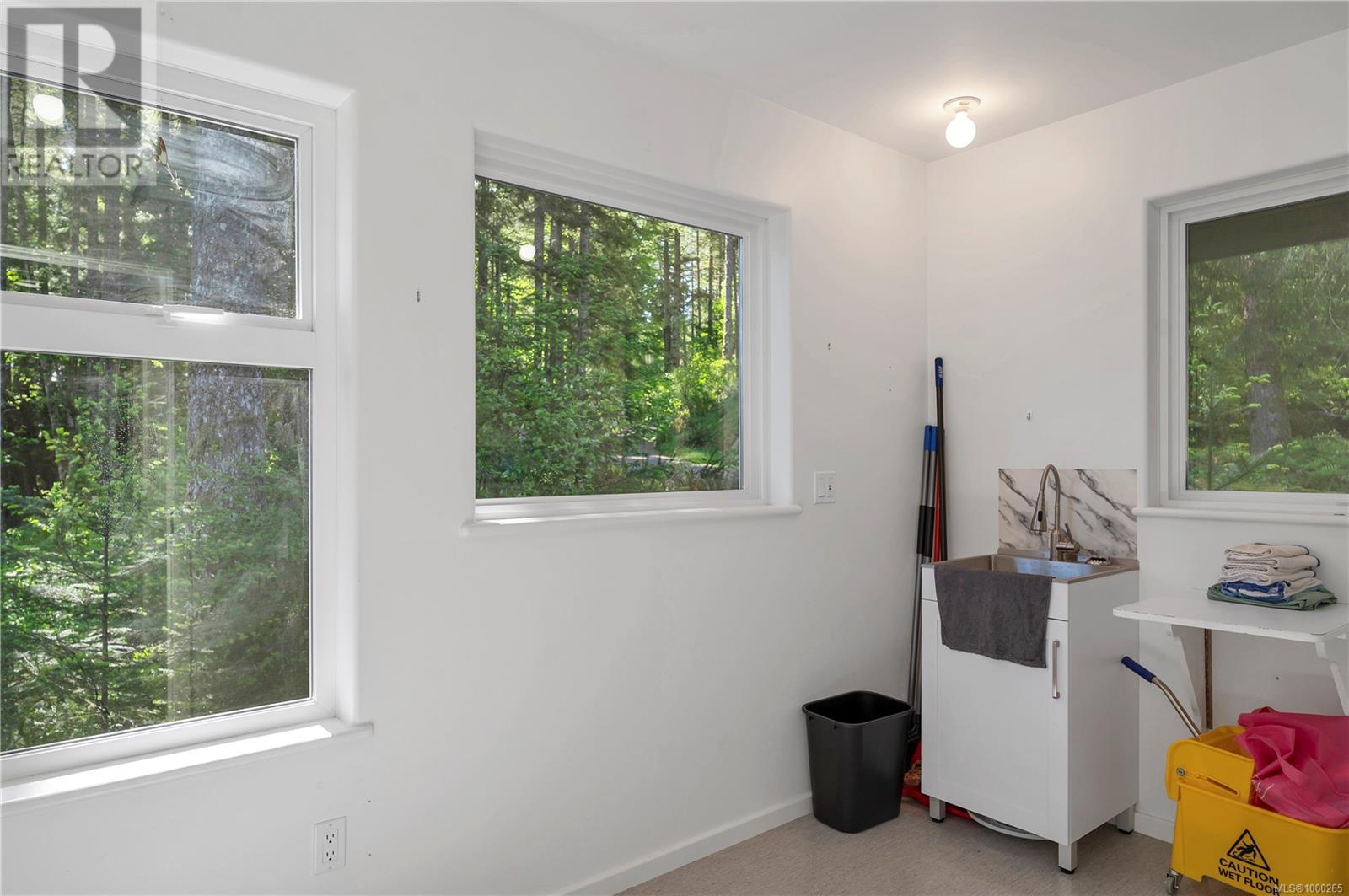 1747 Hyacinthe Bay Rd, Quadra Island