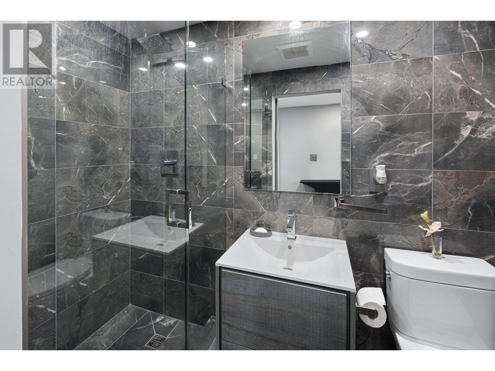 445 MOUNTAIN DRIVE, Lions Bay