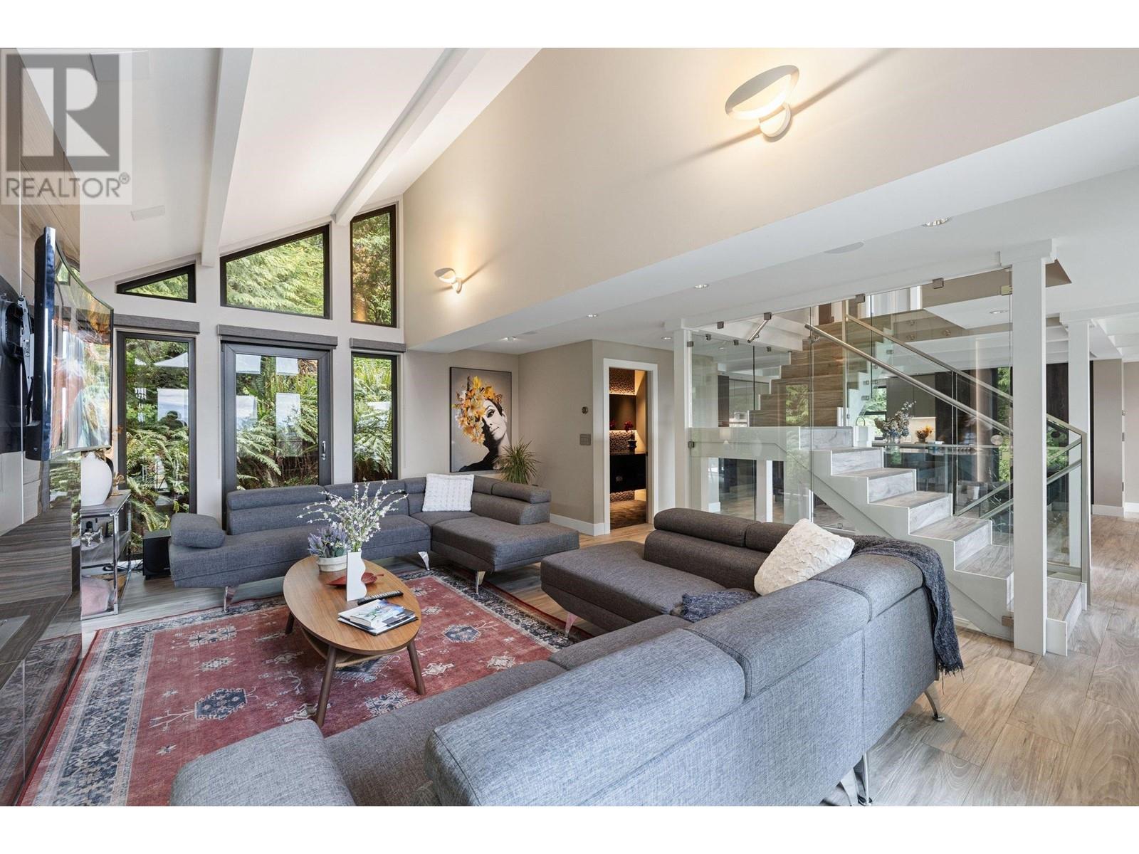 445 MOUNTAIN DRIVE, Lions Bay