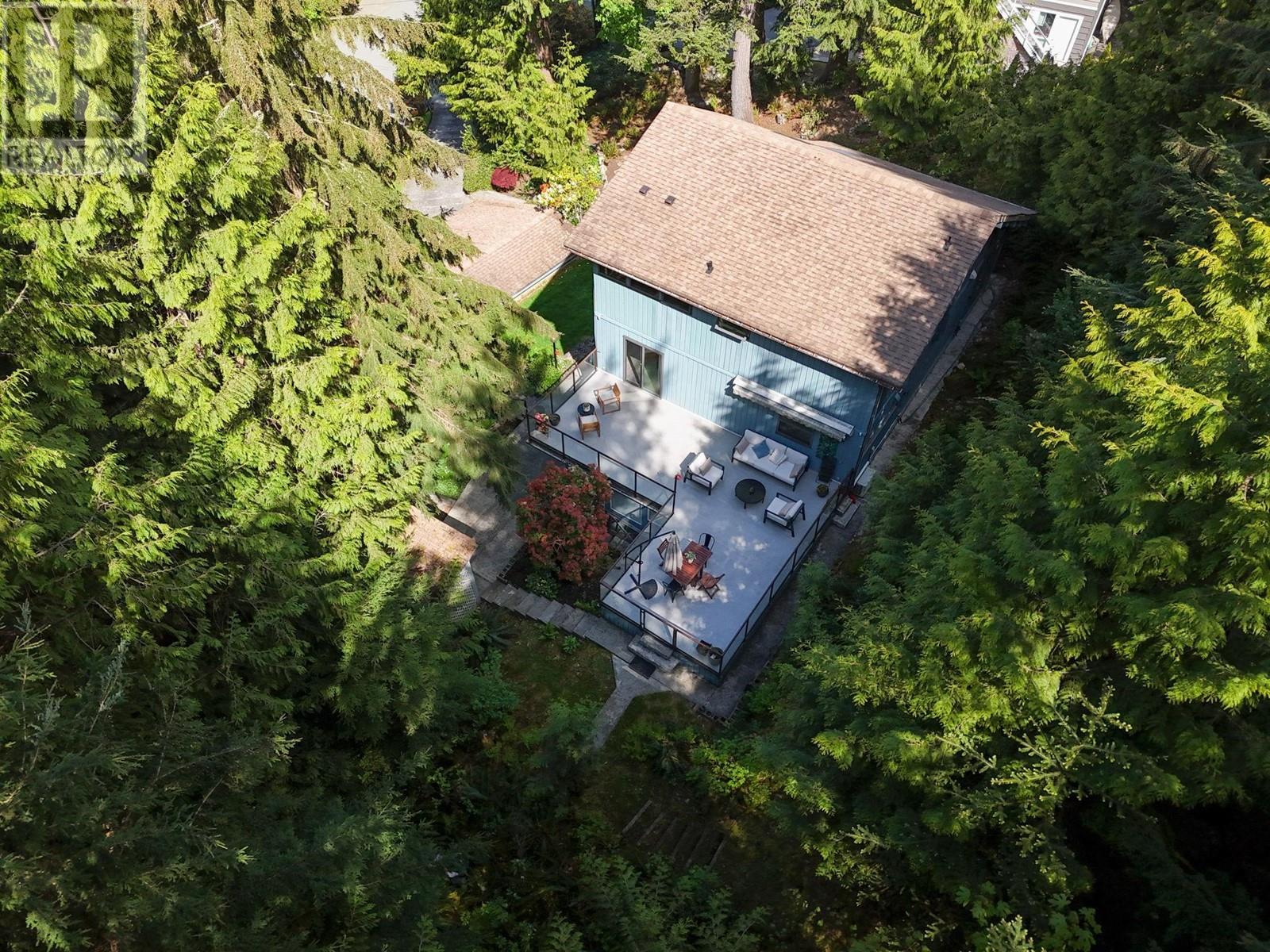 445 MOUNTAIN DRIVE, Lions Bay