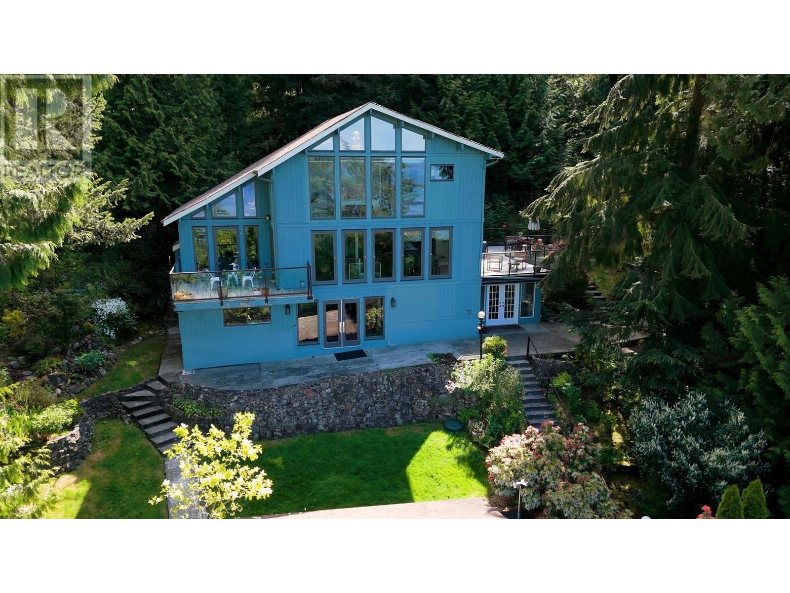 445 MOUNTAIN DRIVE, Lions Bay