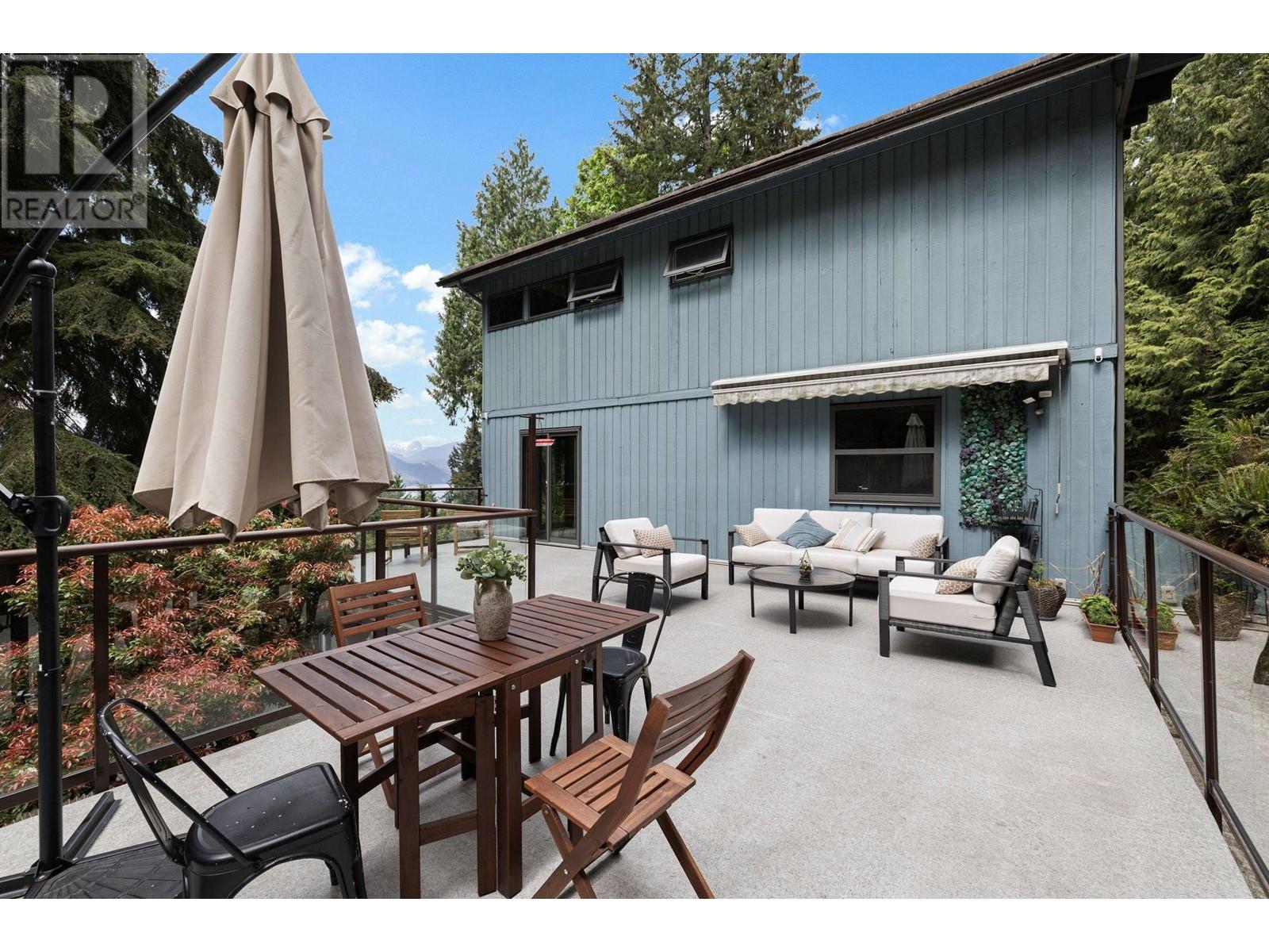 445 MOUNTAIN DRIVE, Lions Bay