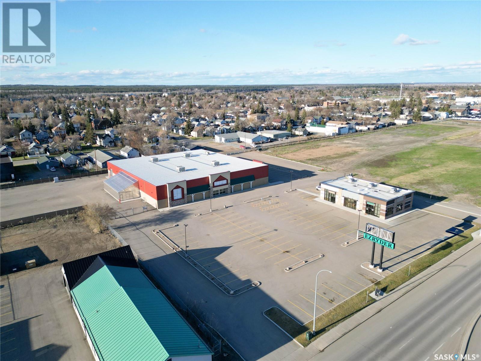 Photo 33 of 300 15th Street E, Prince Albert SK