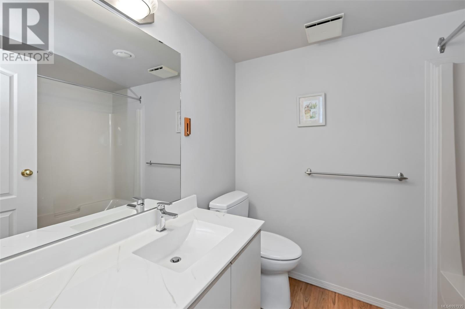 211 3921 Shelbourne Street, Saanich