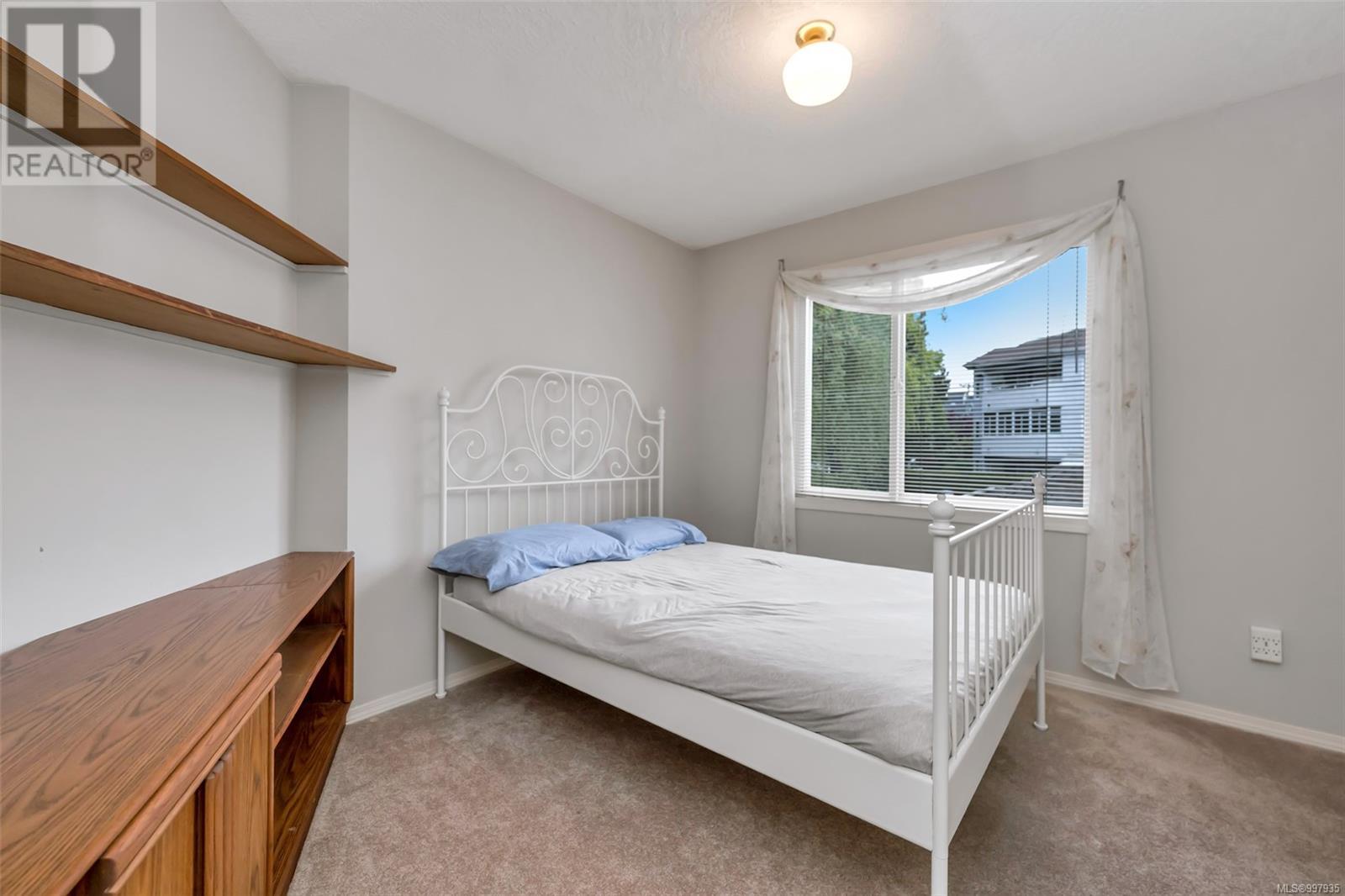 211 3921 Shelbourne Street, Saanich