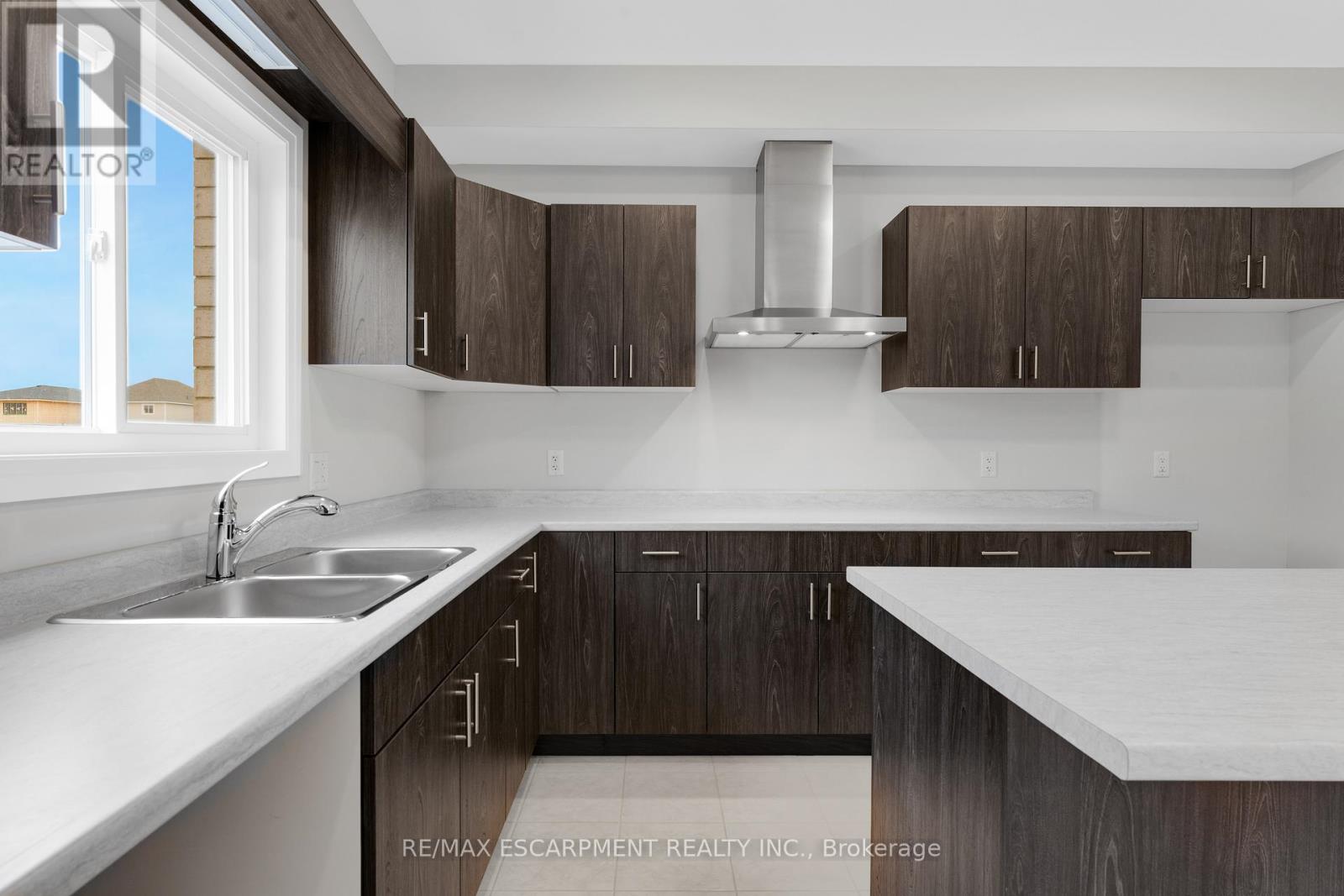 Photo 5 of 778 Bradford Avenue, Fort Erie ON