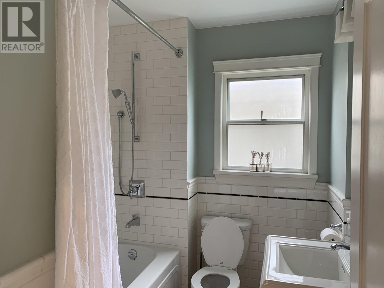 Photo 13 of 3250 W 35 Th Avenue, Vancouver BC