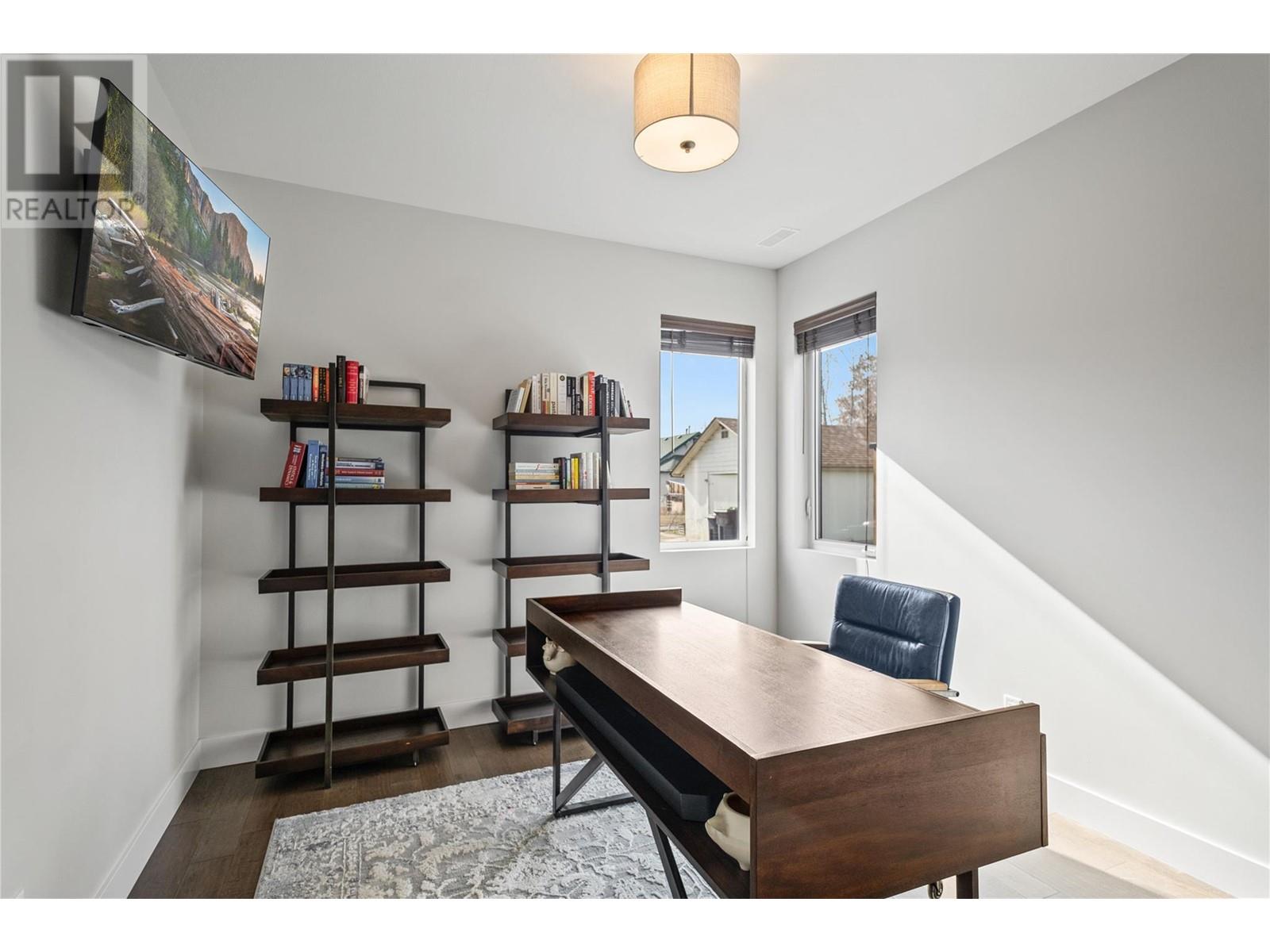  985 Coronation Avenue, Kelowna