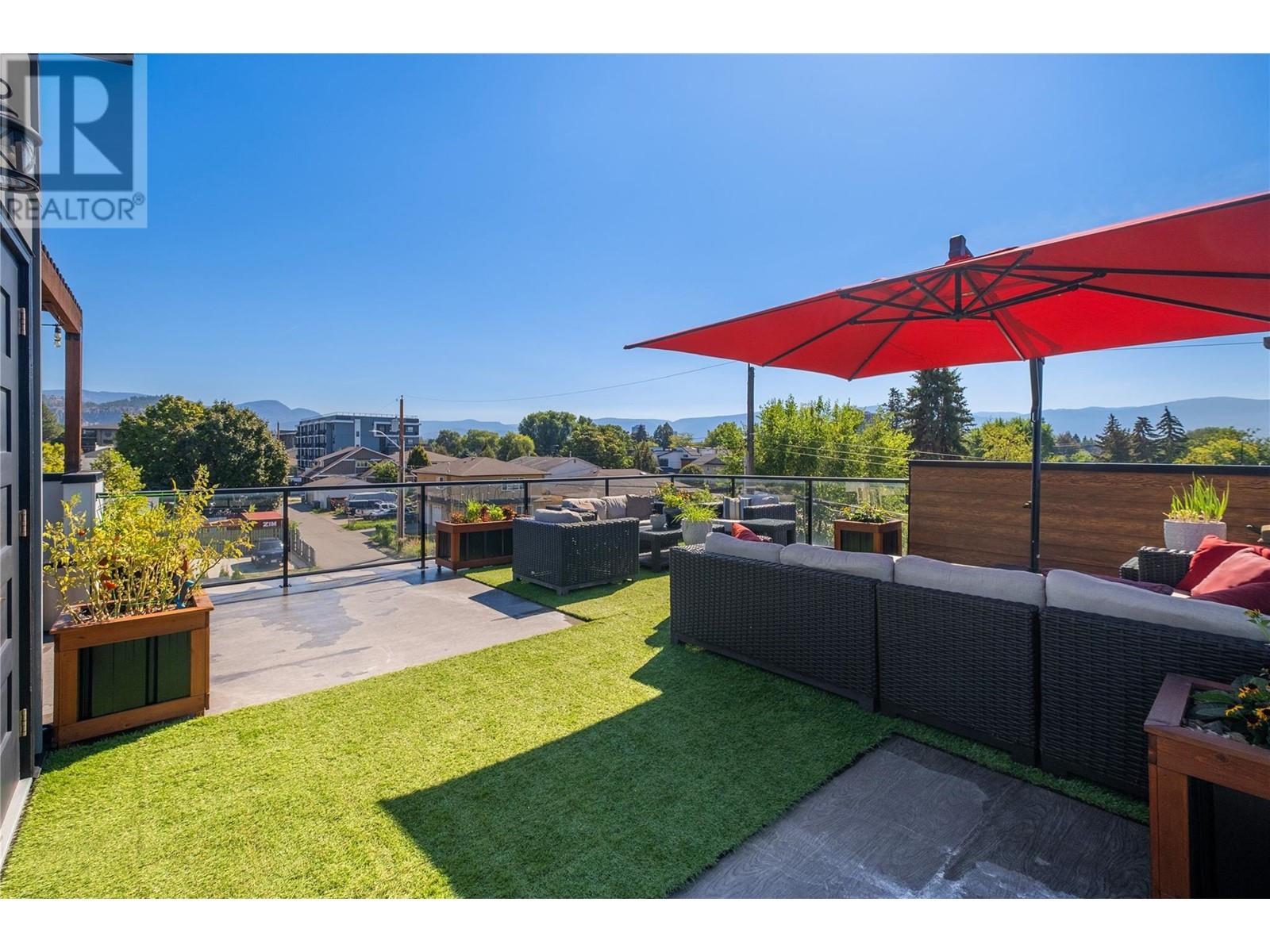  985 Coronation Avenue, Kelowna
