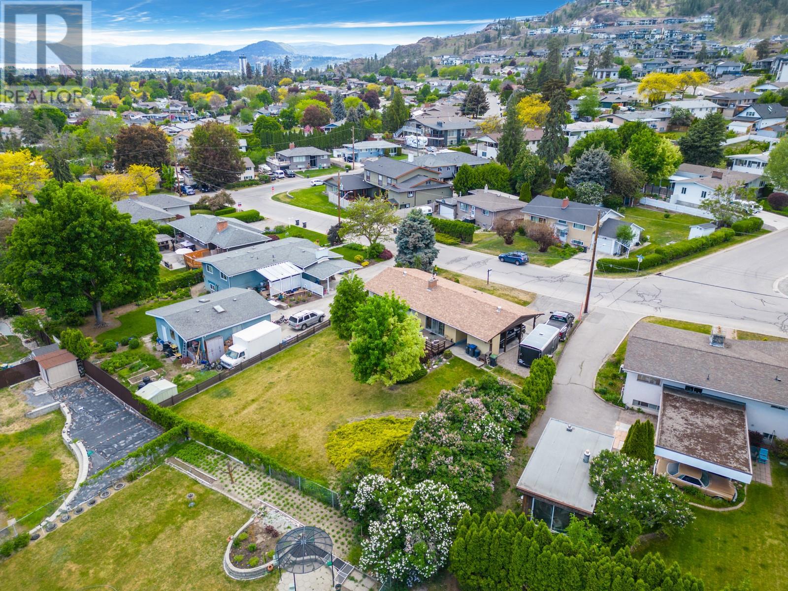  715 Glenburn Street, Kelowna