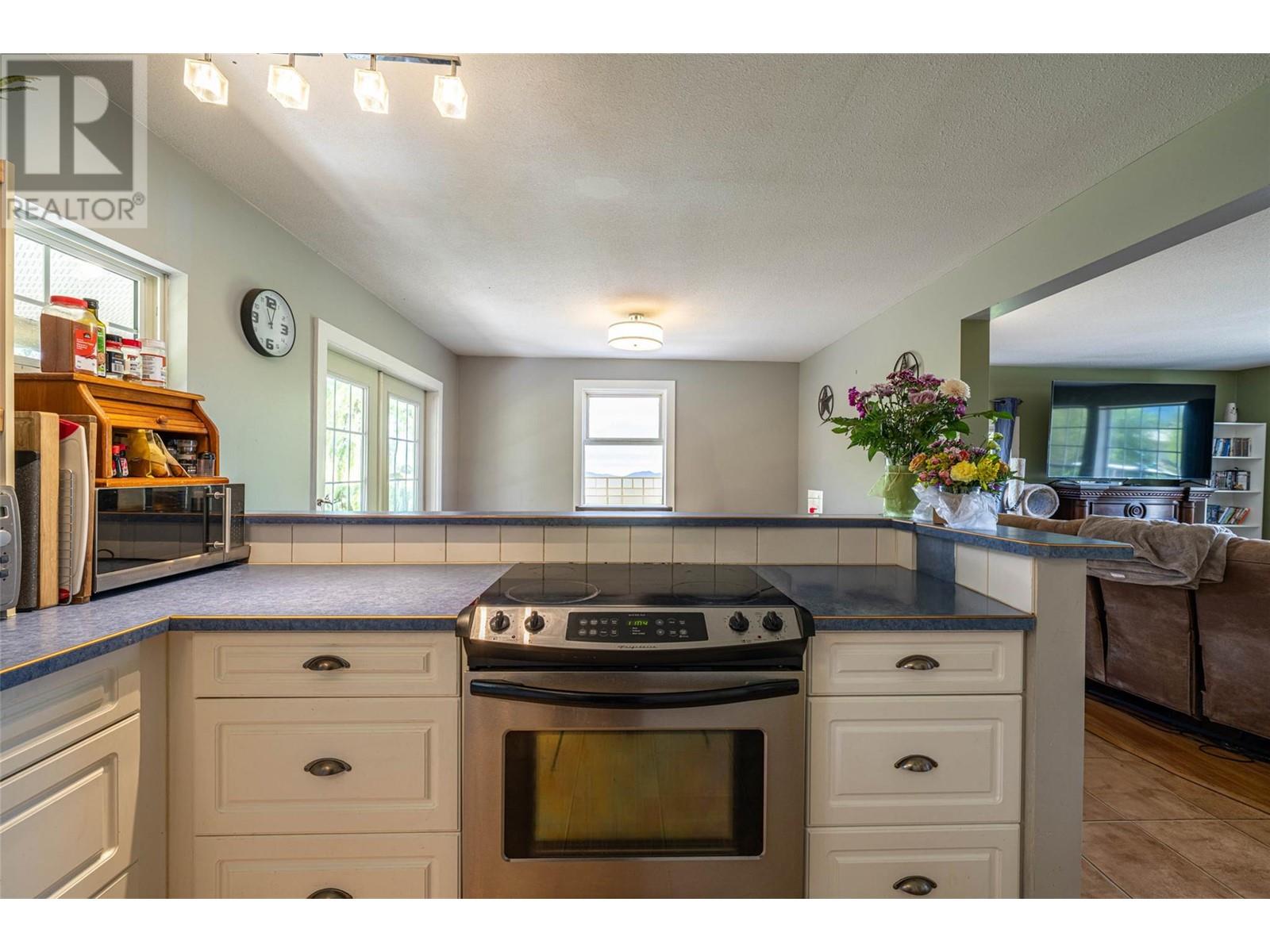 1956 Rosedale E Avenue, Armstrong