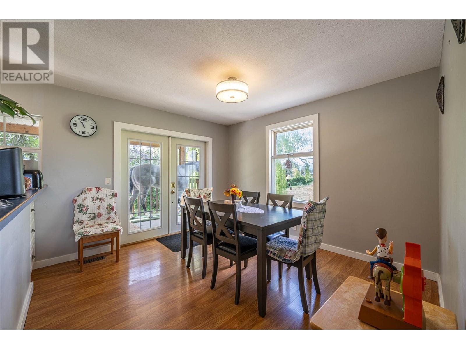 1956 Rosedale E Avenue, Armstrong