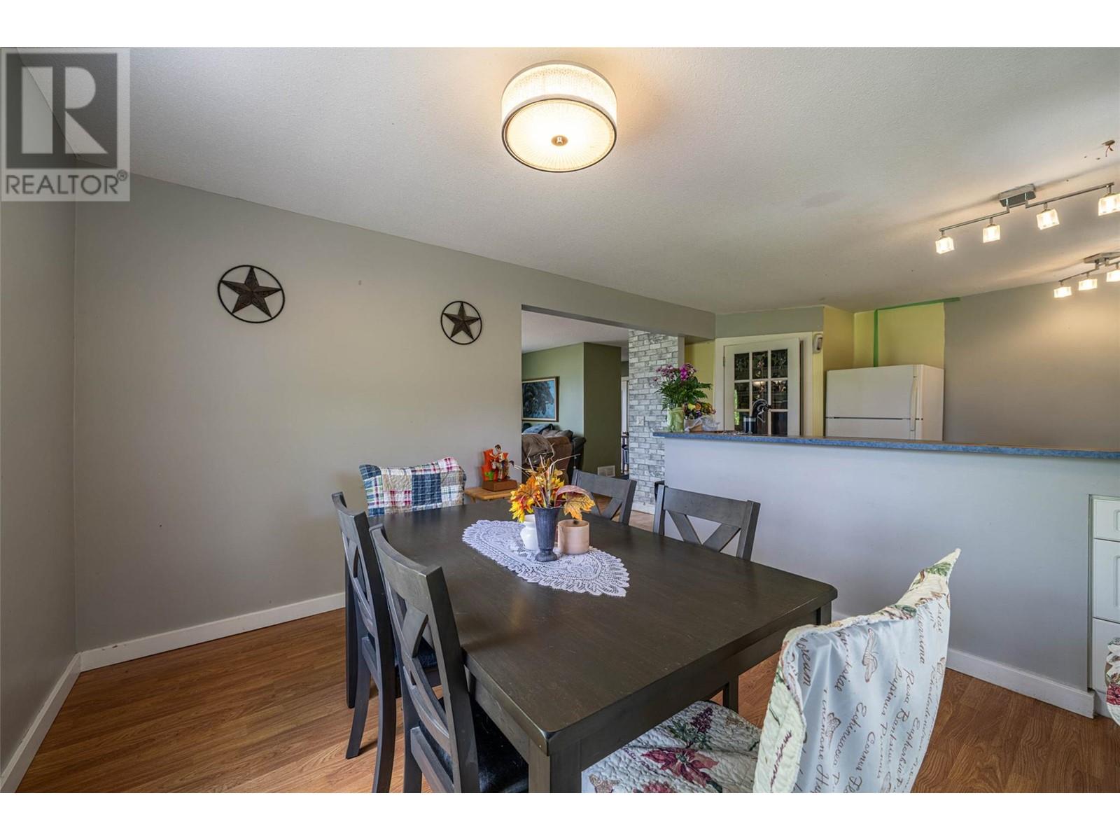 1956 Rosedale E Avenue, Armstrong