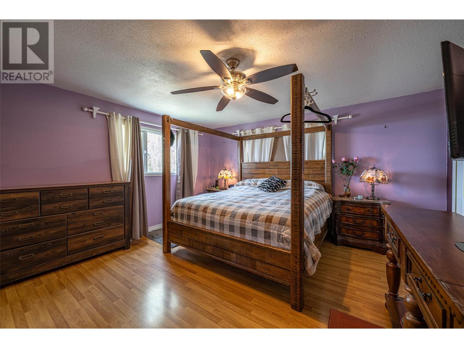 1956 Rosedale E Avenue, Armstrong