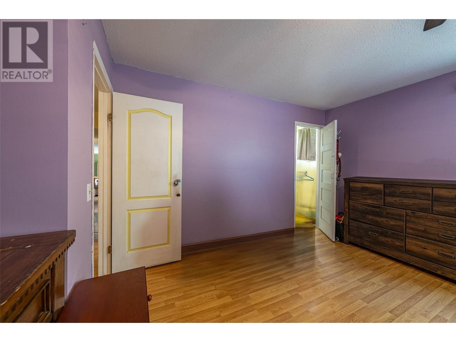 1956 Rosedale E Avenue, Armstrong