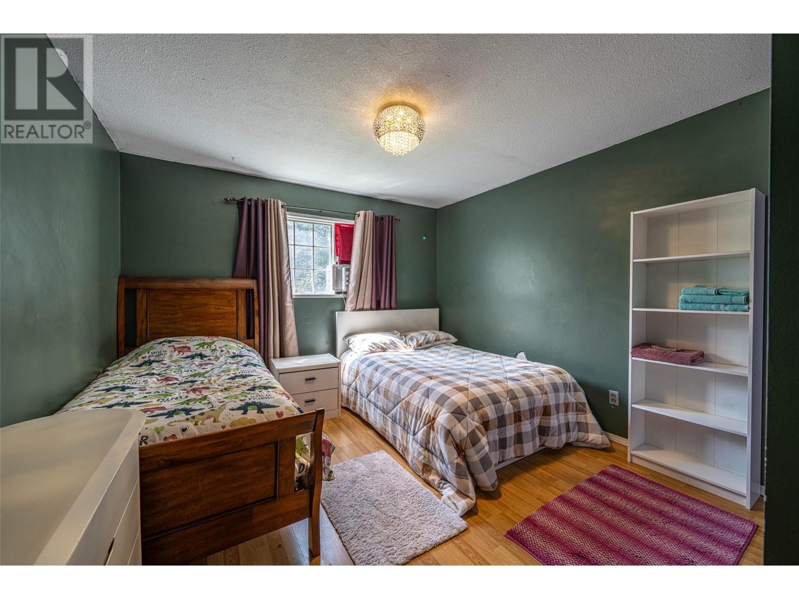 1956 Rosedale E Avenue, Armstrong