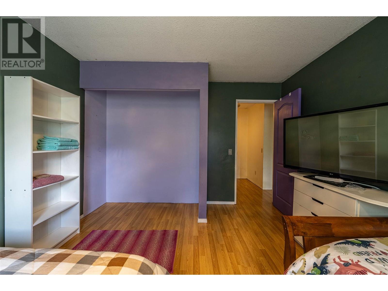 1956 Rosedale E Avenue, Armstrong