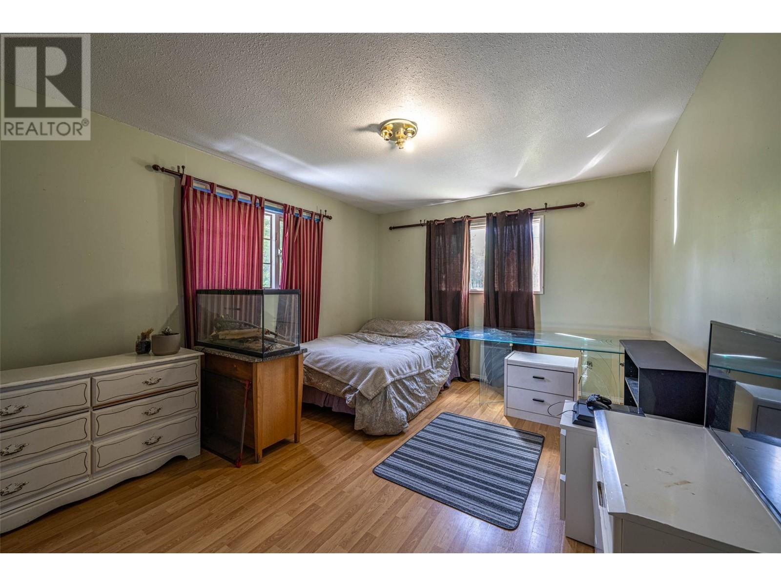 1956 Rosedale E Avenue, Armstrong