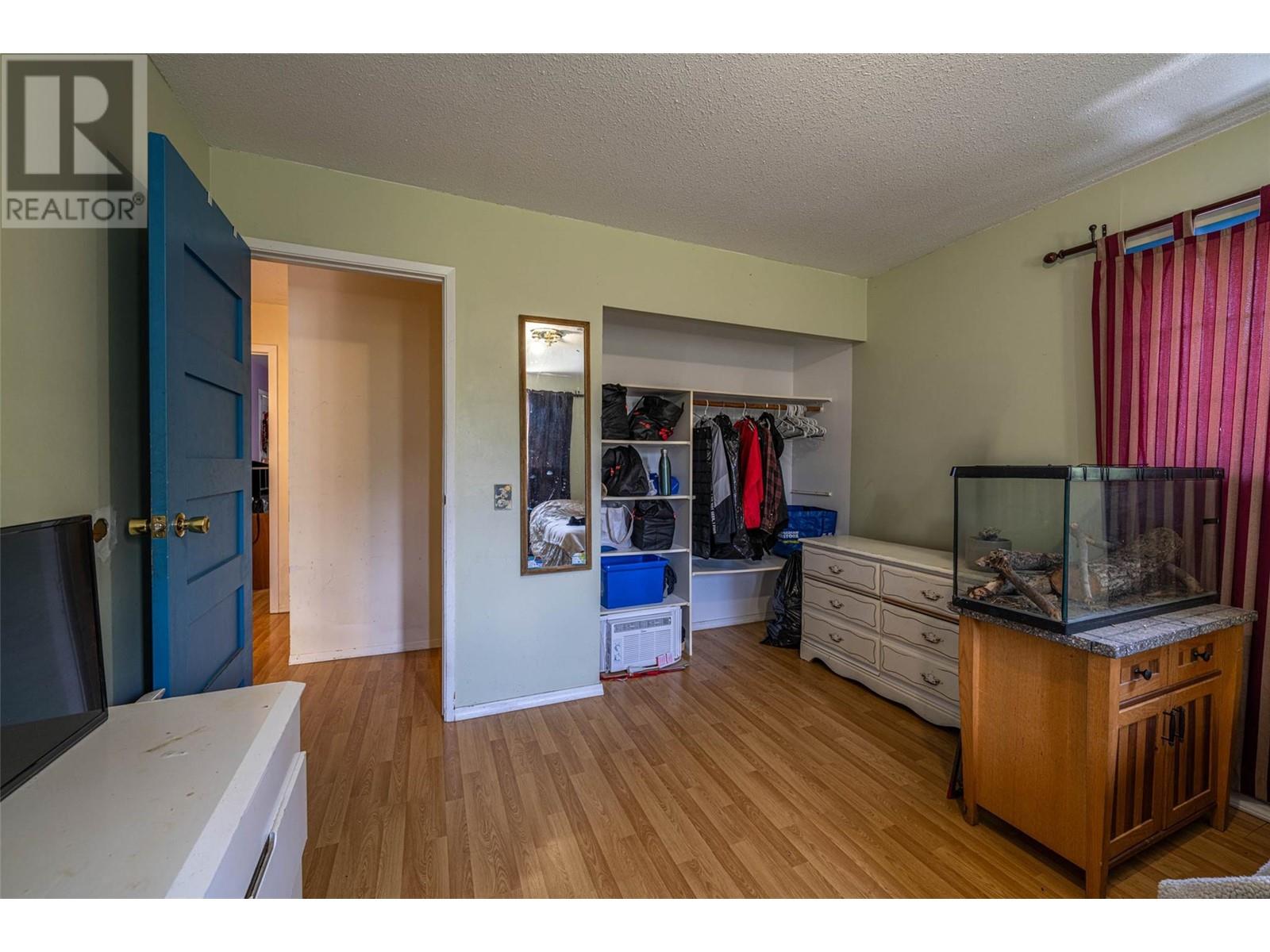 1956 Rosedale E Avenue, Armstrong