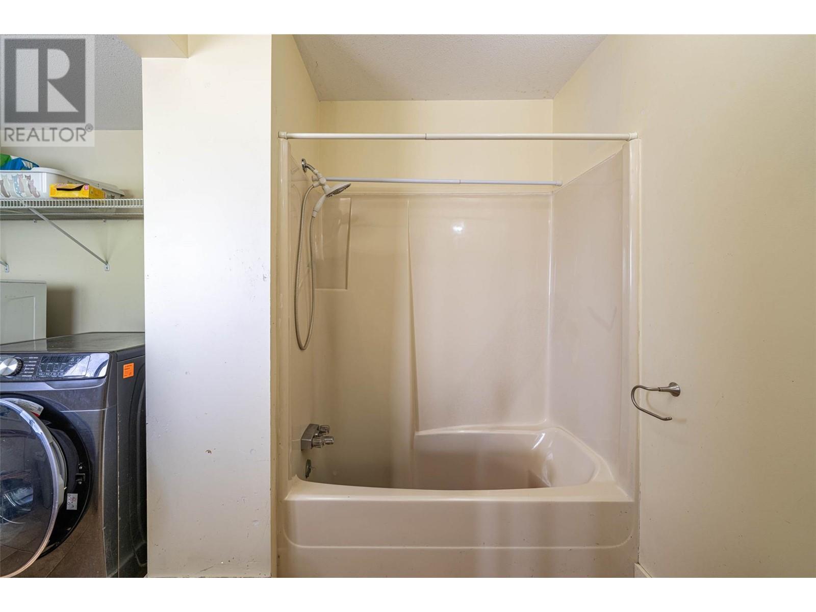 1956 Rosedale E Avenue, Armstrong