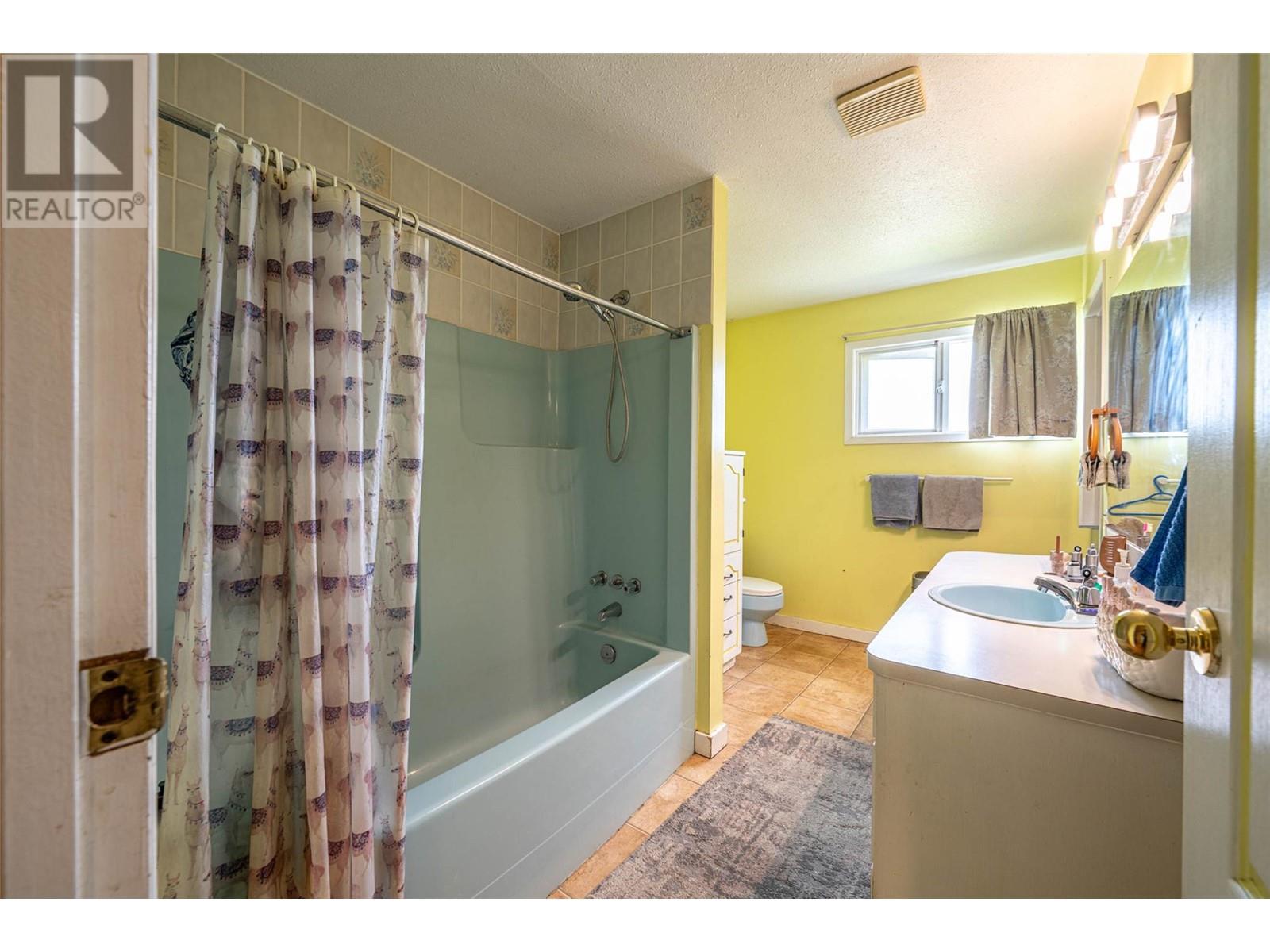 1956 Rosedale E Avenue, Armstrong