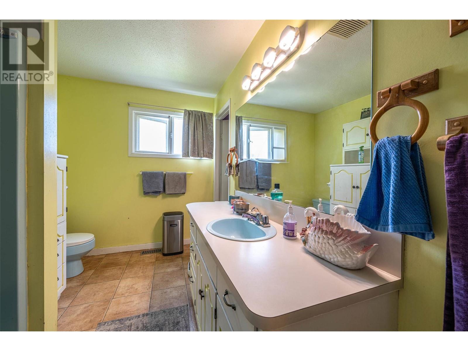 1956 Rosedale E Avenue, Armstrong