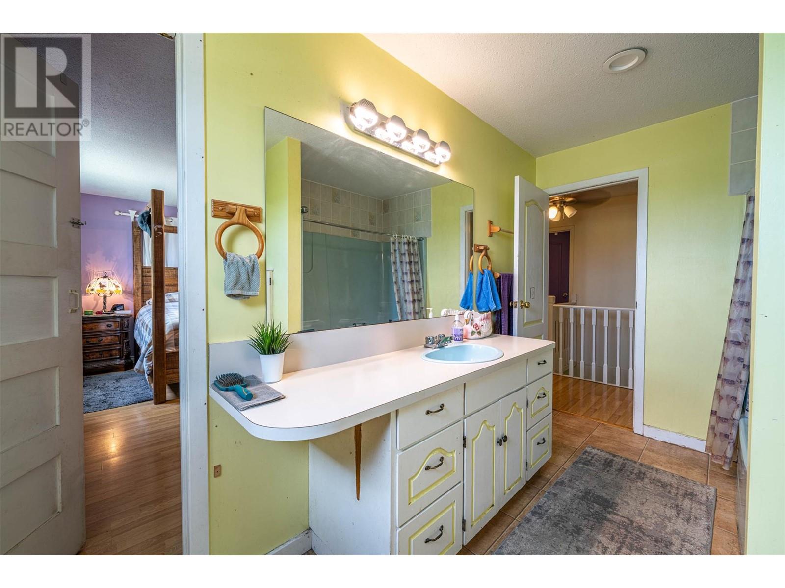 1956 Rosedale E Avenue, Armstrong