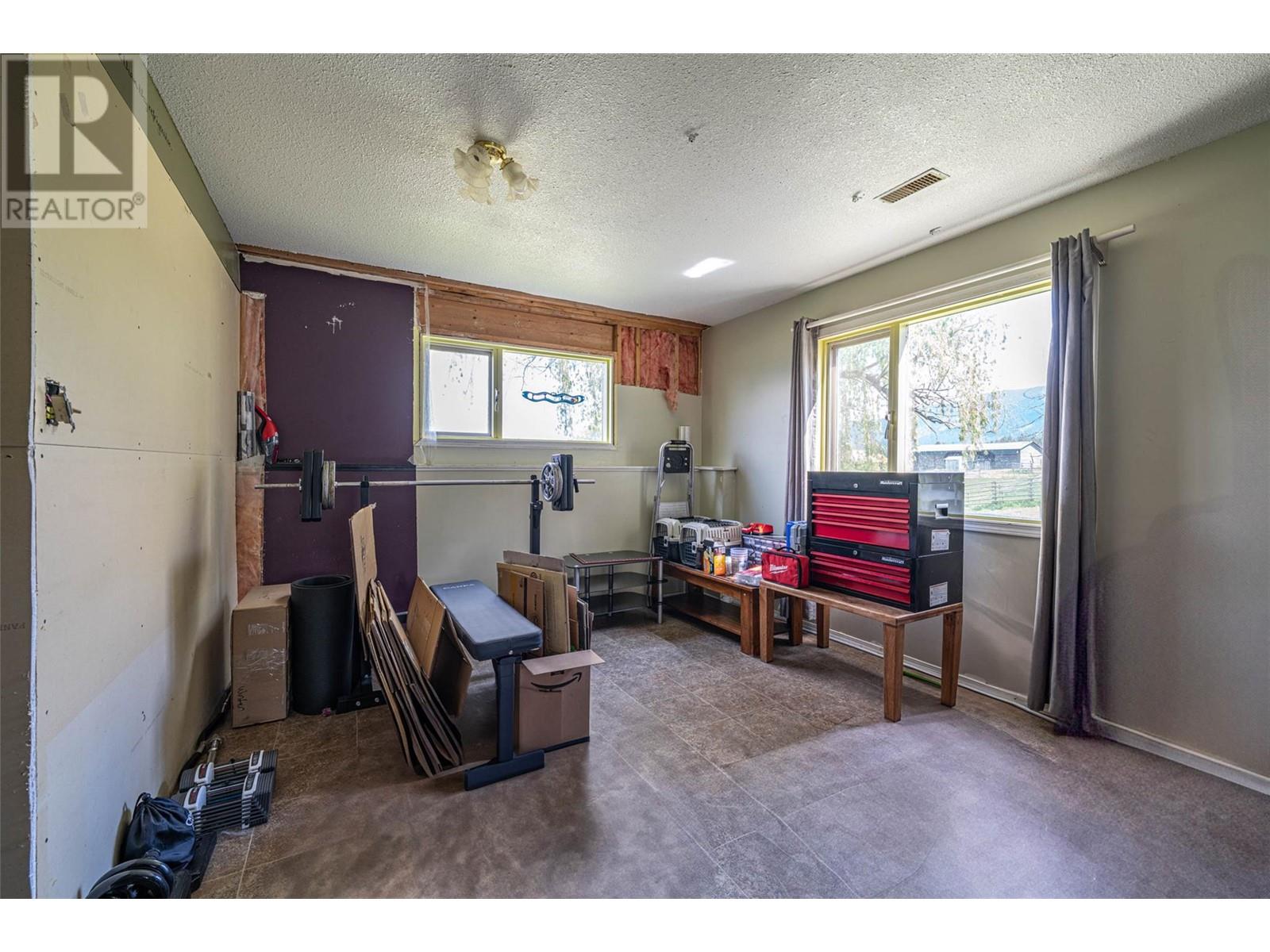 1956 Rosedale E Avenue, Armstrong