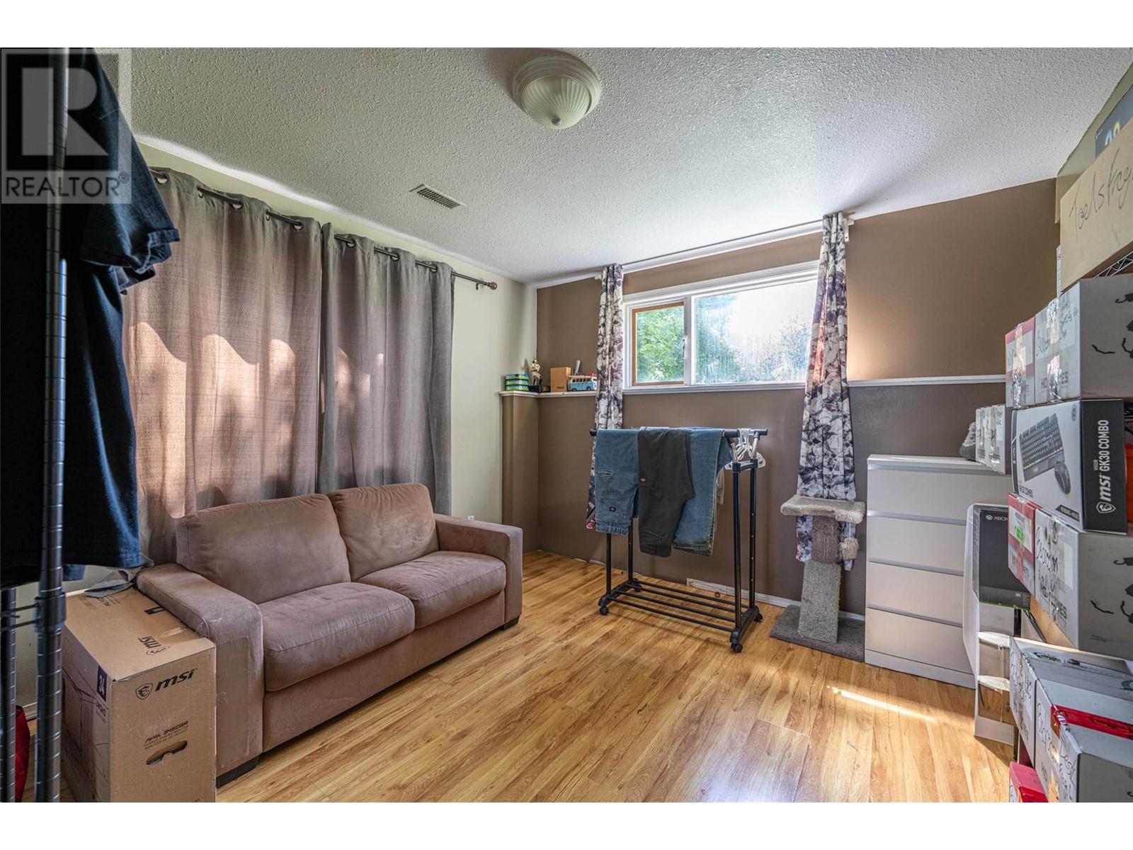 1956 Rosedale E Avenue, Armstrong