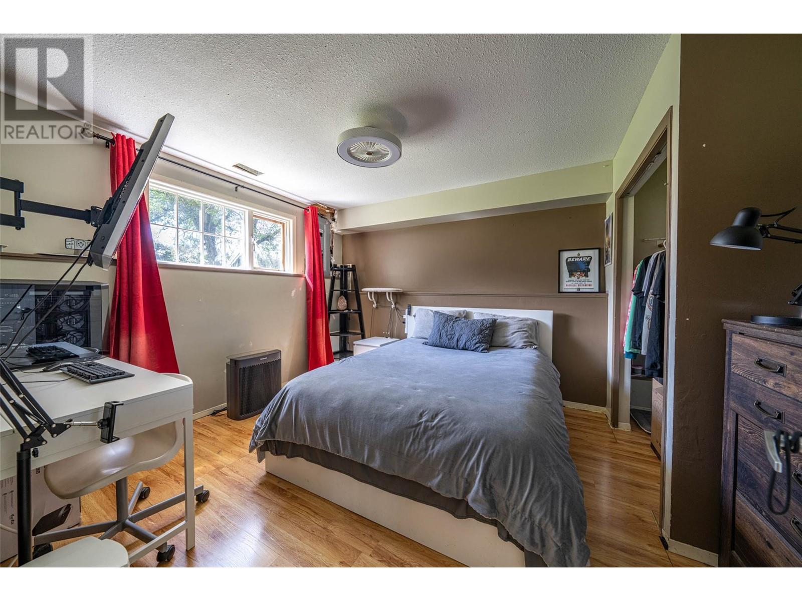 1956 Rosedale E Avenue, Armstrong