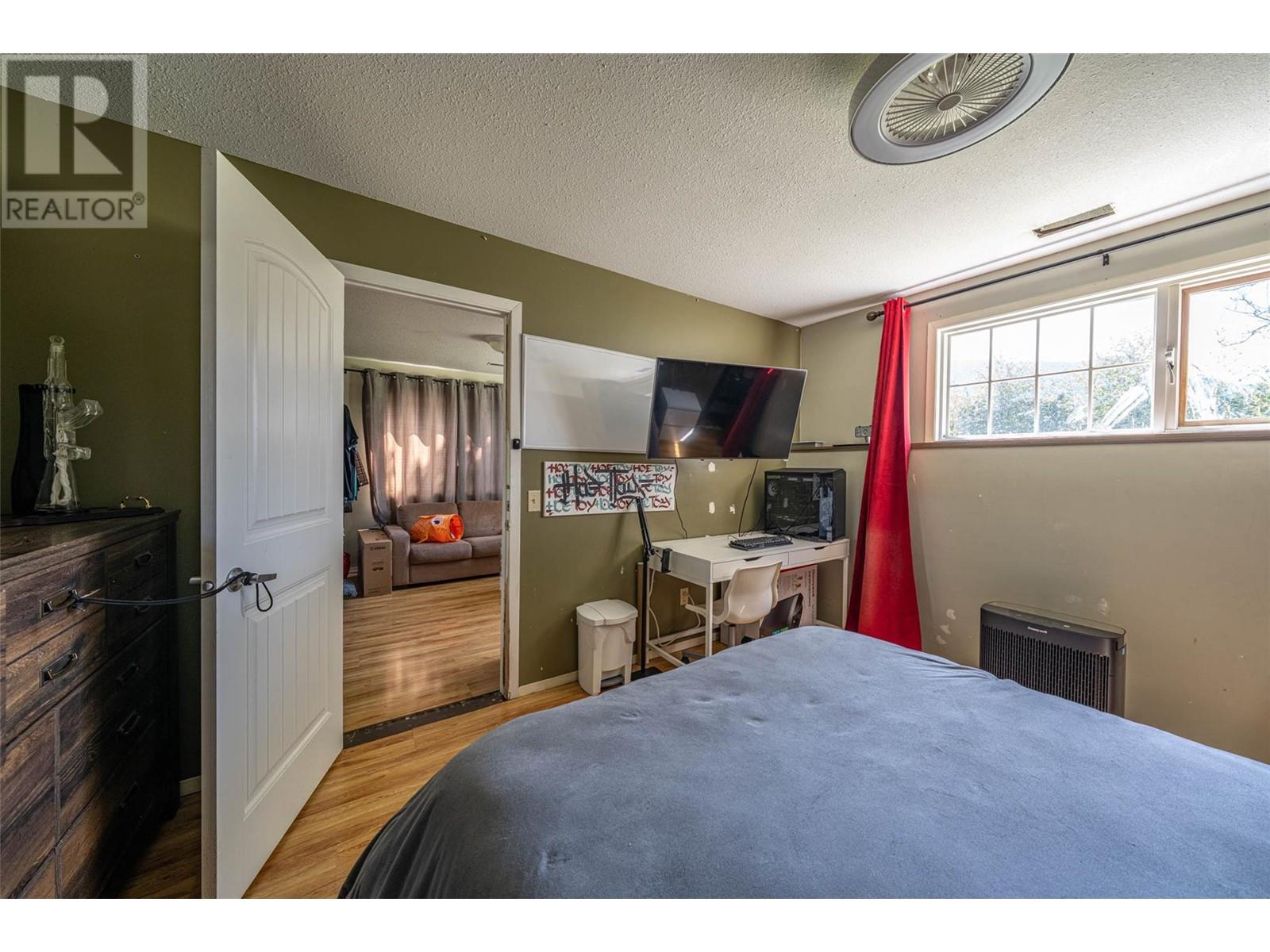 1956 Rosedale E Avenue, Armstrong