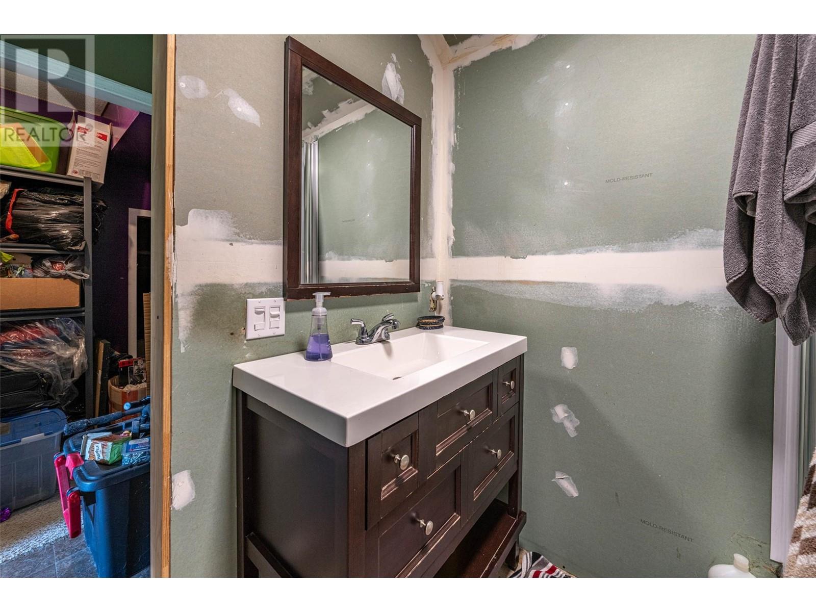 1956 Rosedale E Avenue, Armstrong