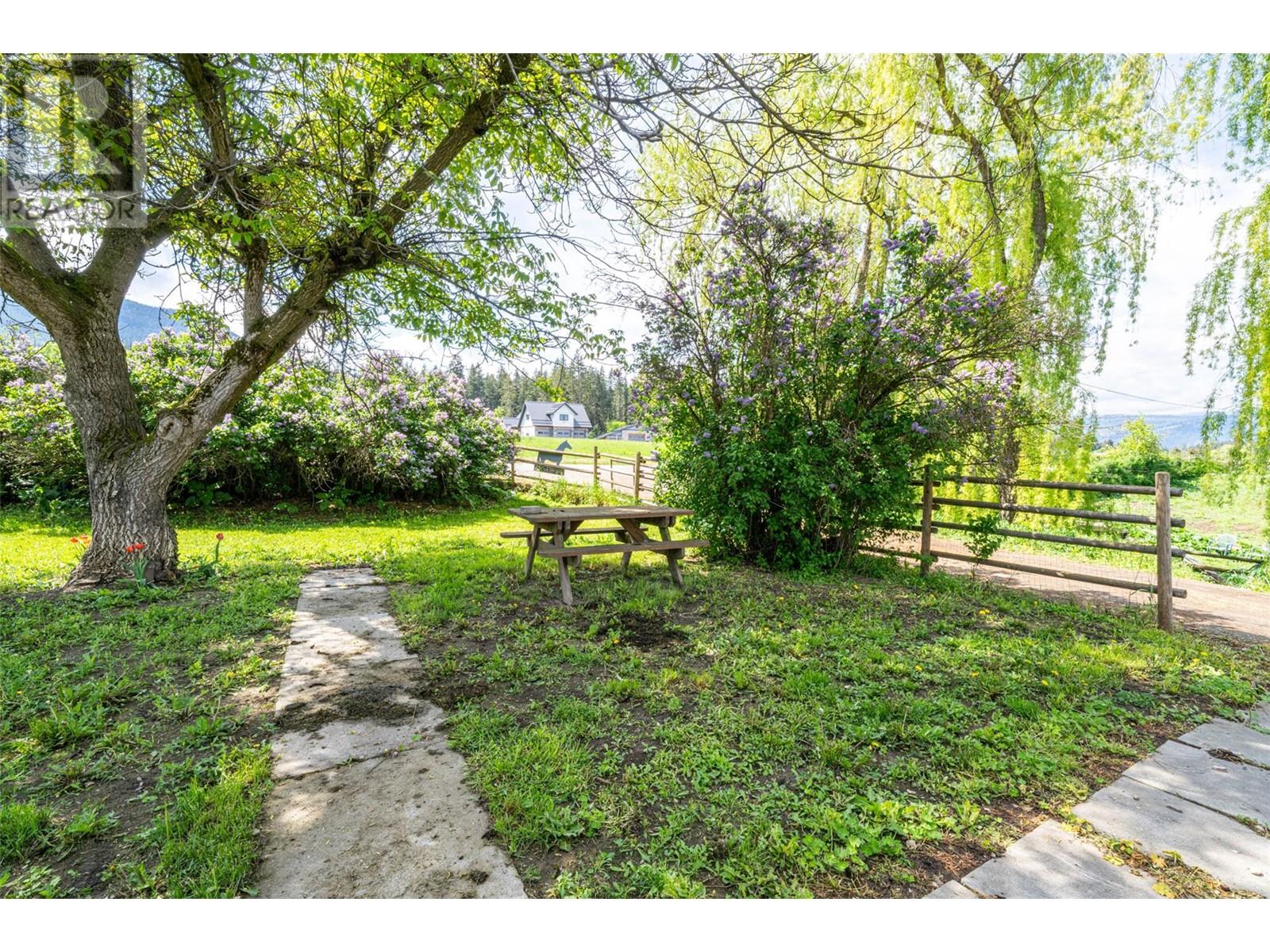 1956 Rosedale E Avenue, Armstrong