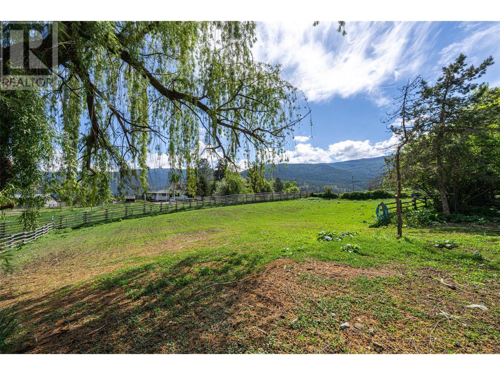 1956 Rosedale E Avenue, Armstrong